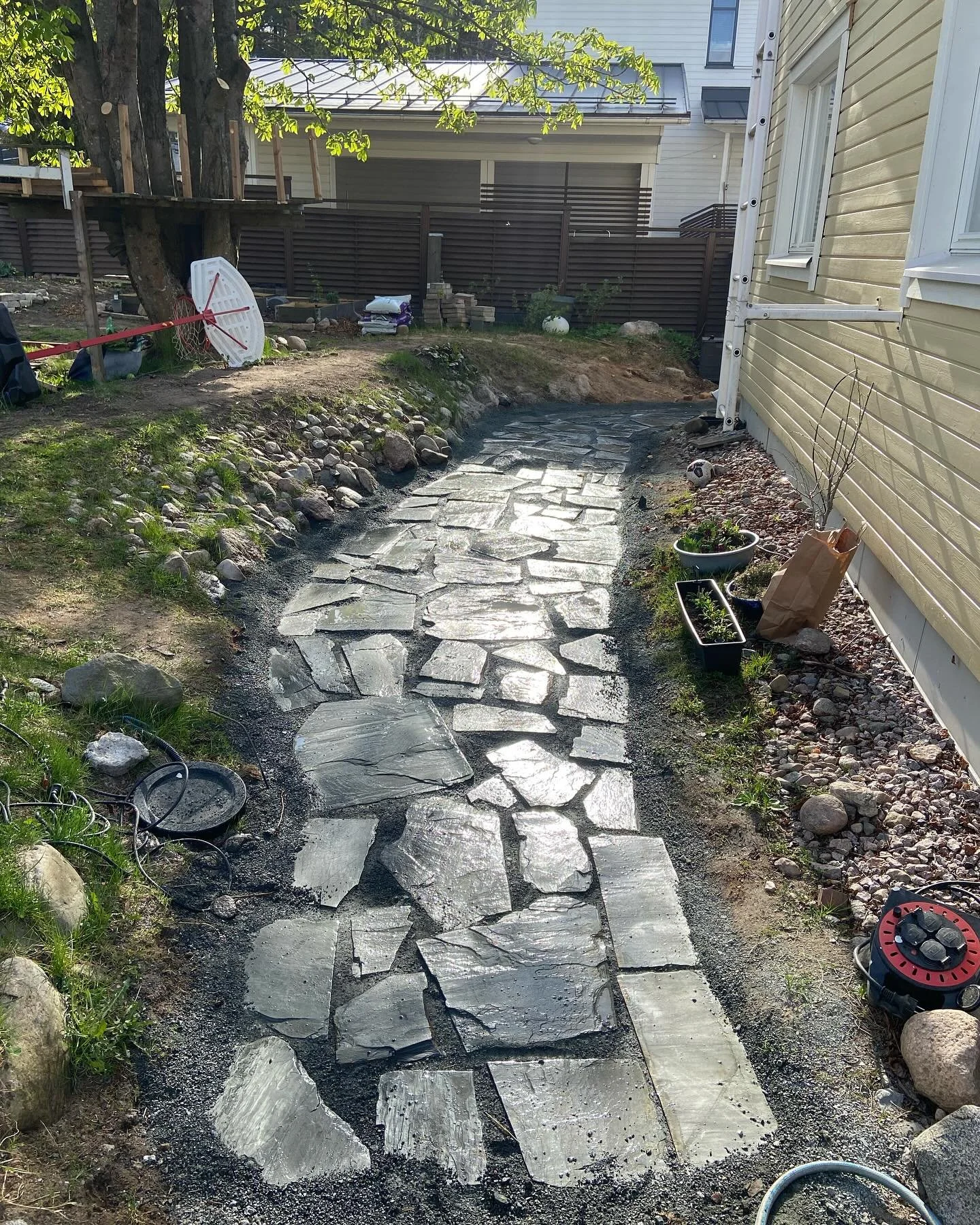 The new patio turned out beautifully &mdash; clean lines, fresh style, and ready for summer! ☀️

Thinking about upgrading your outdoor space? Contact us now for free quotes on patio projects. Let&rsquo;s make your vision a reality!

📩 org@greenhelsi