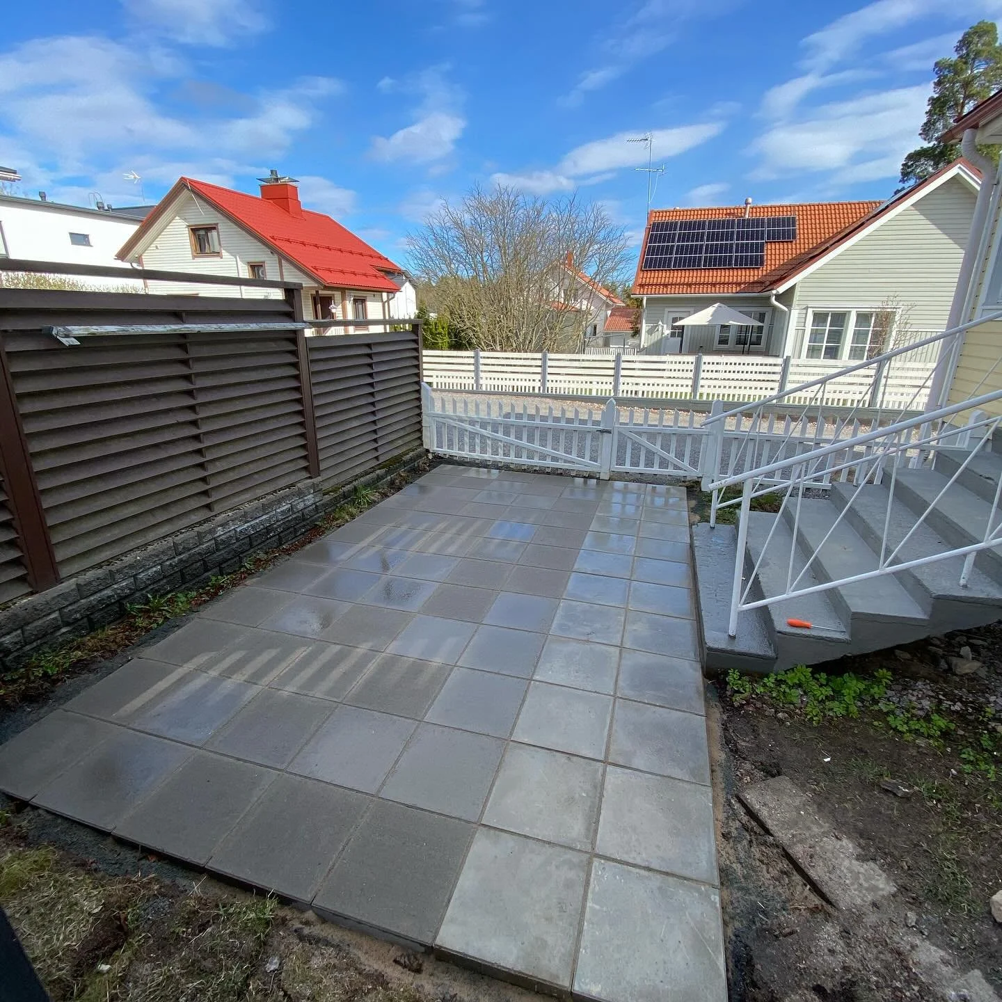 This patio is already looking pretty fresh. If you are planning a similar outdoor project, you know who to contact. Green Helsinki delivers quality landscaping services in Helsinki and surrounding areas.

Reach out at org@greenhelsinki.com. Let us br