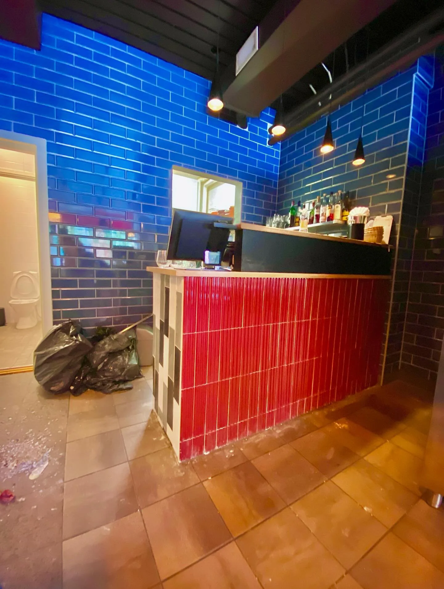 @greenhelsinkiconstructions we are happy to have delivered our tiling service to a B2B customer. This time it was a restaurant. We are happy about our B2B business relationships.

#helsinki #kallio #renovation #cashier #restaurant #balkan  #tiling #s