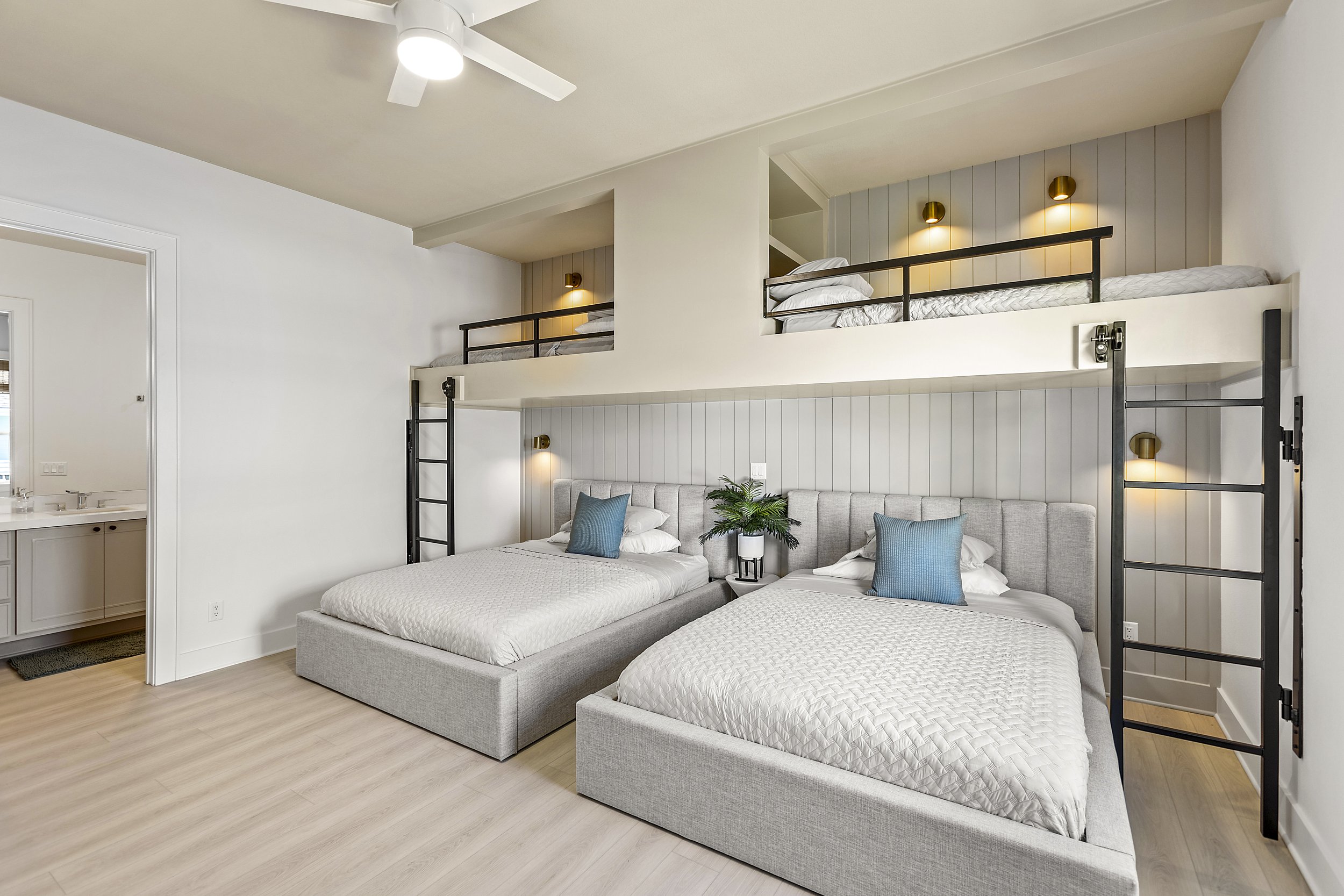 Right view  bunk bedroom.jpg