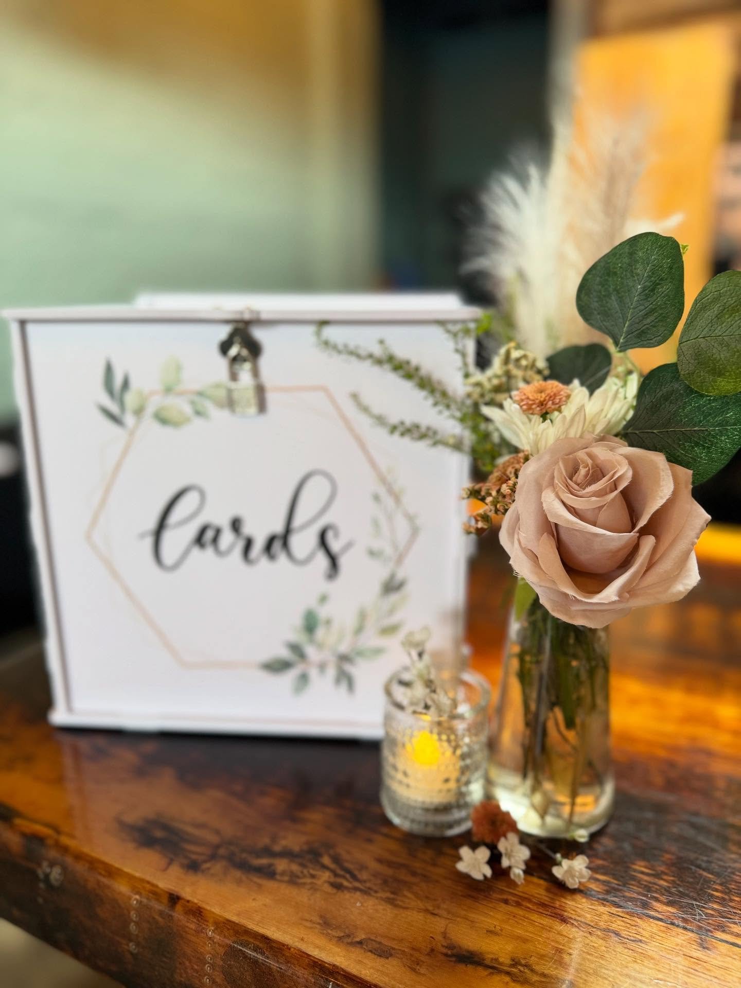 ✨Closeup deets ✨ at this beautiful boho bridal shower! 👰🤵🏻&zwj;♂️#bohodecorny #weddingdecorny #tristateweddingdecorator #eventstylistnyc #tristateeventdecorator #floralsnyc #bohobridalnyc