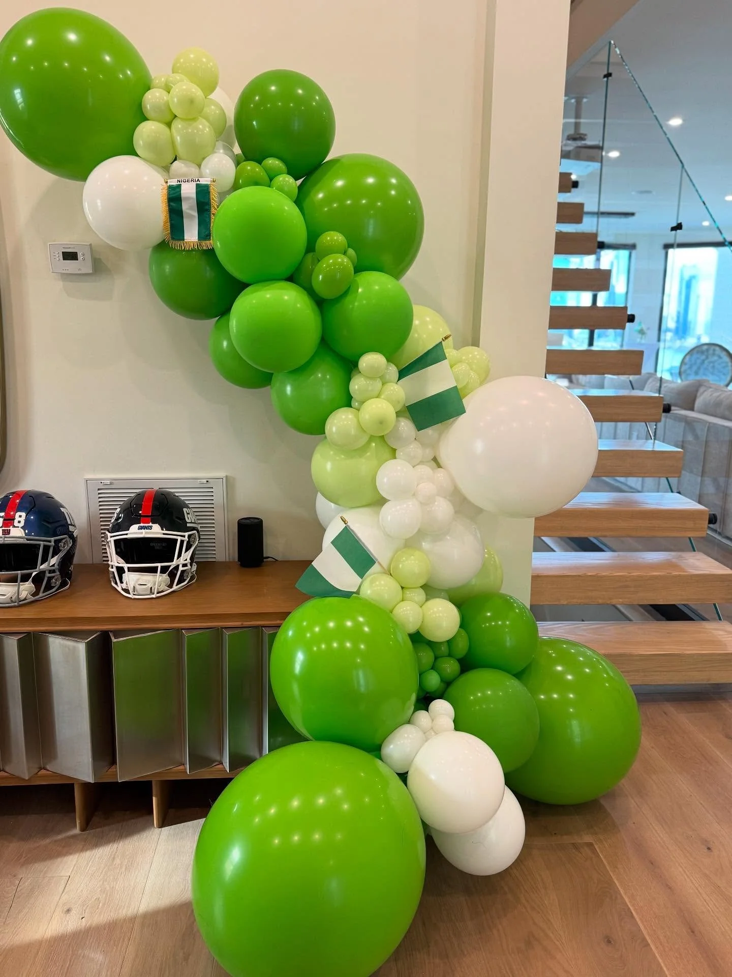 Balloon garland and bundles for the Nigerian American Football Association 🏈🇳🇬 
Thank you for trusting us!🙏🏼💚
.
.
#balloondecornj #balloongarlandnj #balloondecoratornj #eventdecornj