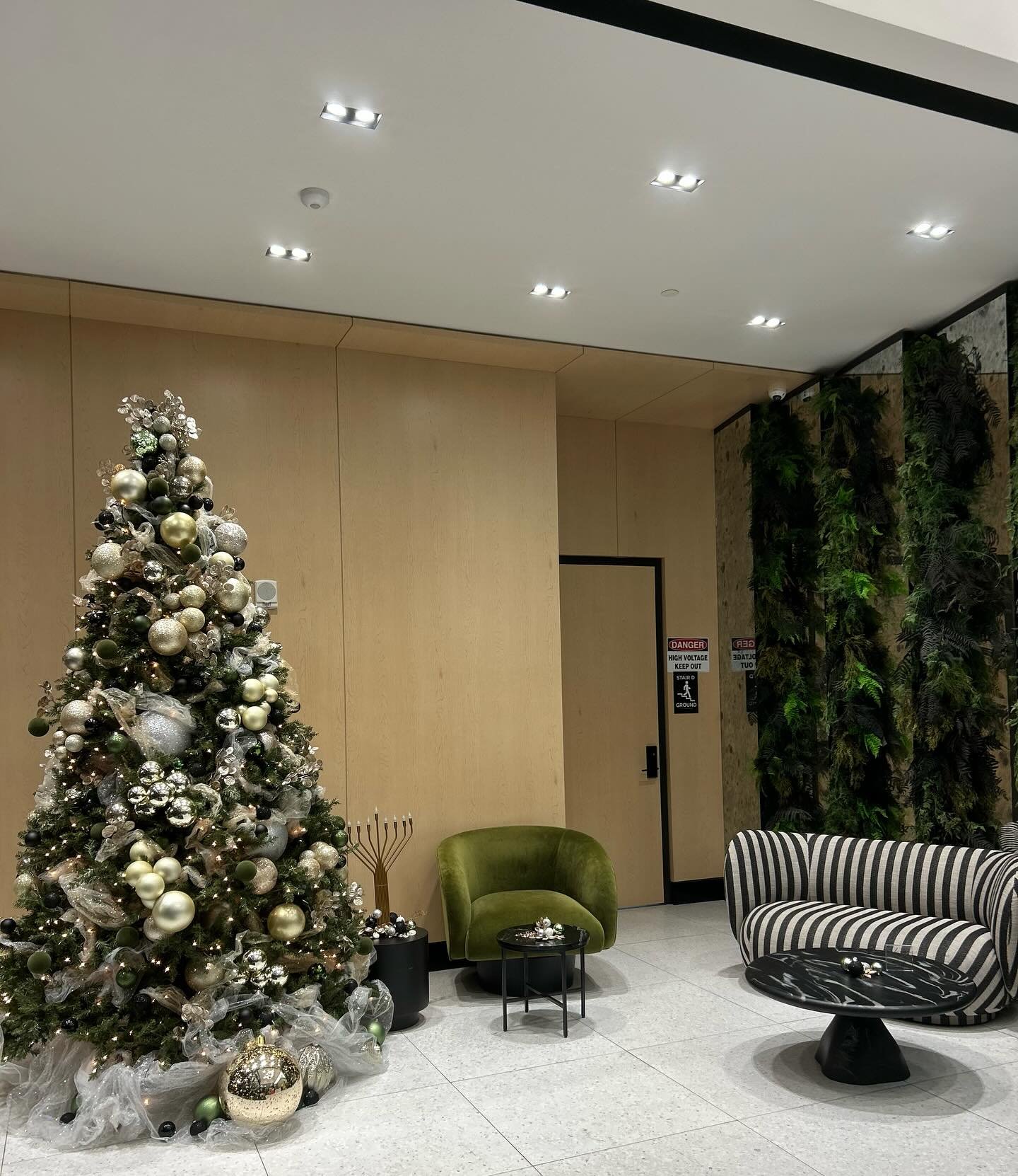 We love when our clients trust us completely to bring their #HolidayInstallation 🎄🕎 to life &mdash; creating d&eacute;cor that compliments the interior design, layout, and unique vibe of each building.✨

#HolidayDecor #HolidayDesign #EventDesign #E