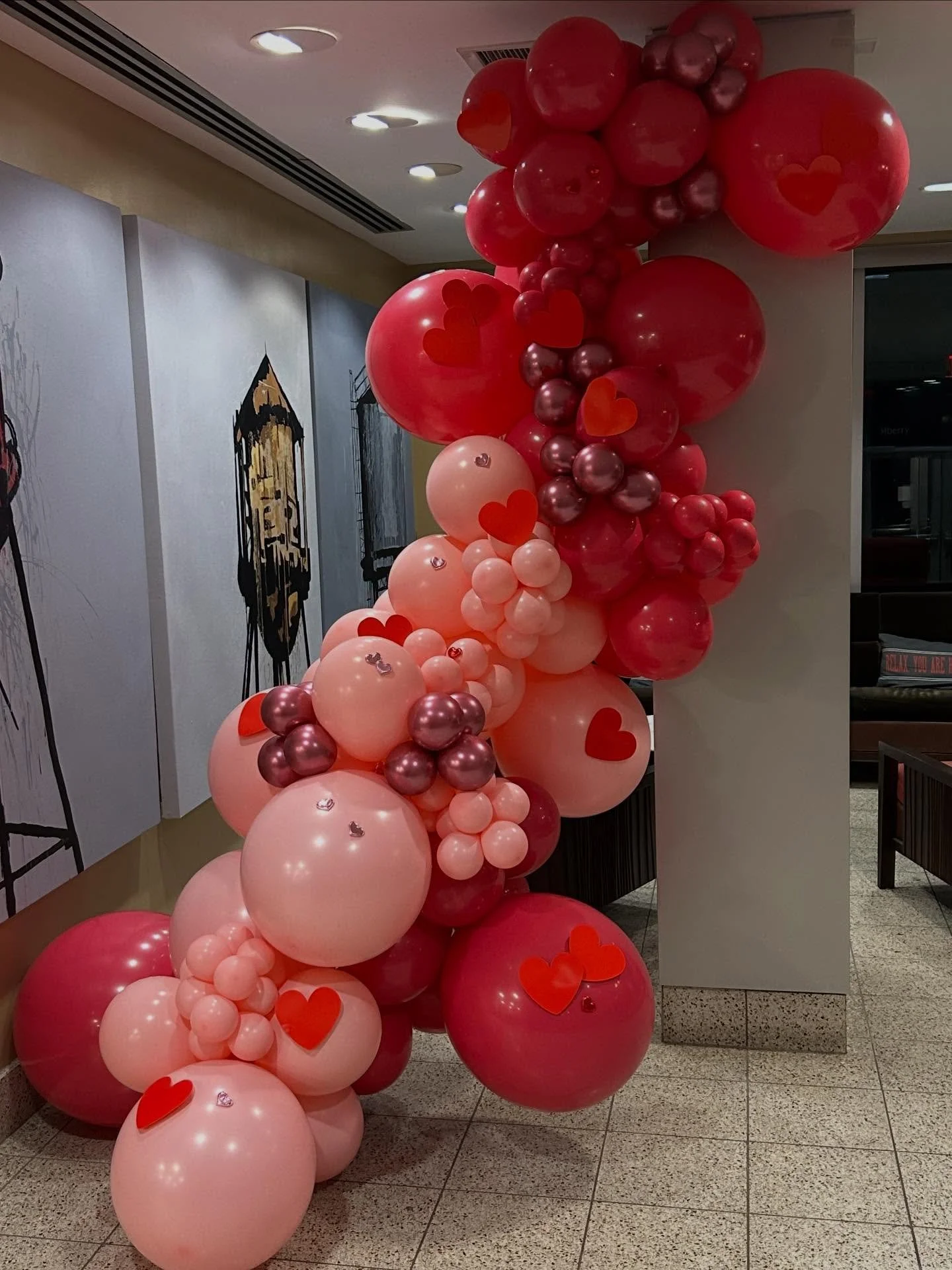 Did you know our balloon installs last 3+ weeks inside?! Book yours today! 🎈🎈🎈

#eventdesignnyc #tristateballoons #residentialevents #nyceventdesign #proprentalnyc #eventdecornyc #balloonsbrooklyn #valentinesdayballoons