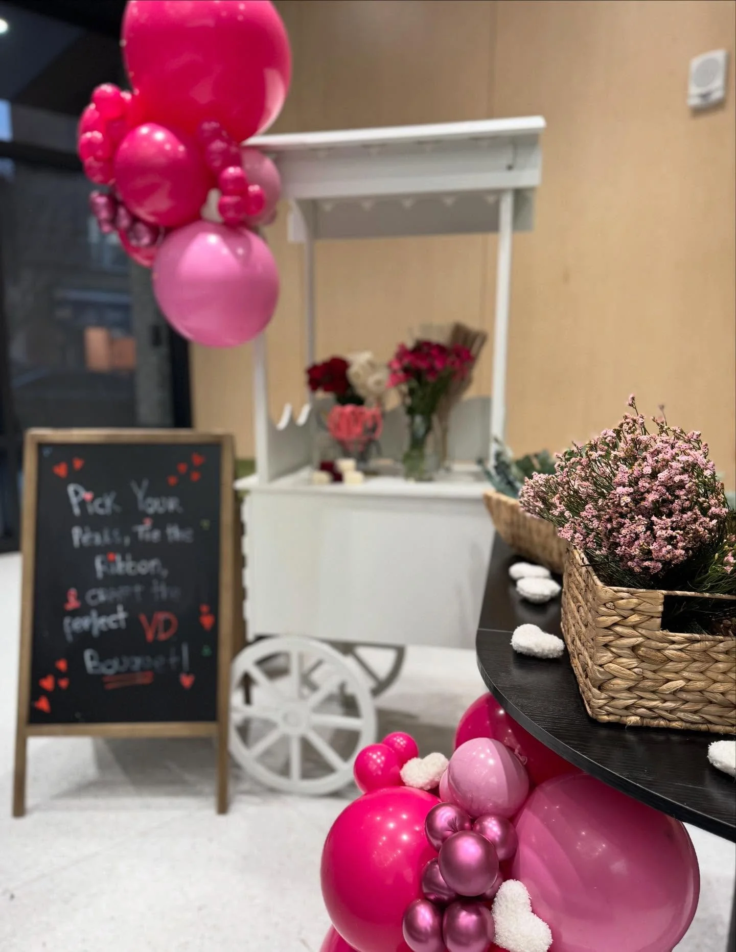 Book your 💌Valentine's Day💌 Bouquet Bar with us today! 💐💐💐 

#nycresidentevent #eventstylingnyc #tristateproprental #tristateflowercart #nycvalentinesdaypopup