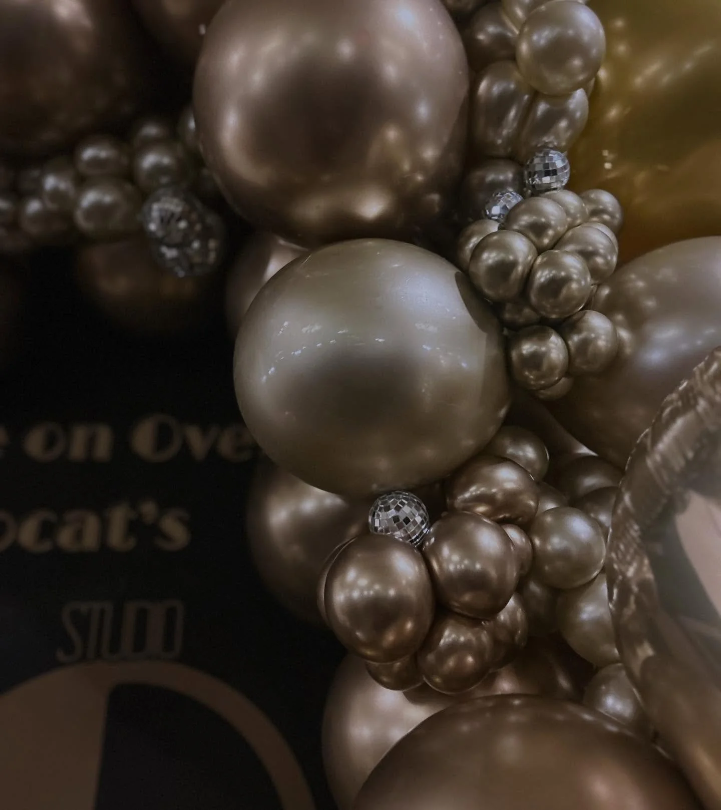 🪩💃🏻Studio 54🕺🏻🪩 theme birthday 🎉🥳 party this weekend! 

#longislandeventstylist #studio54decor #longislandballoons #tristateeventdecor