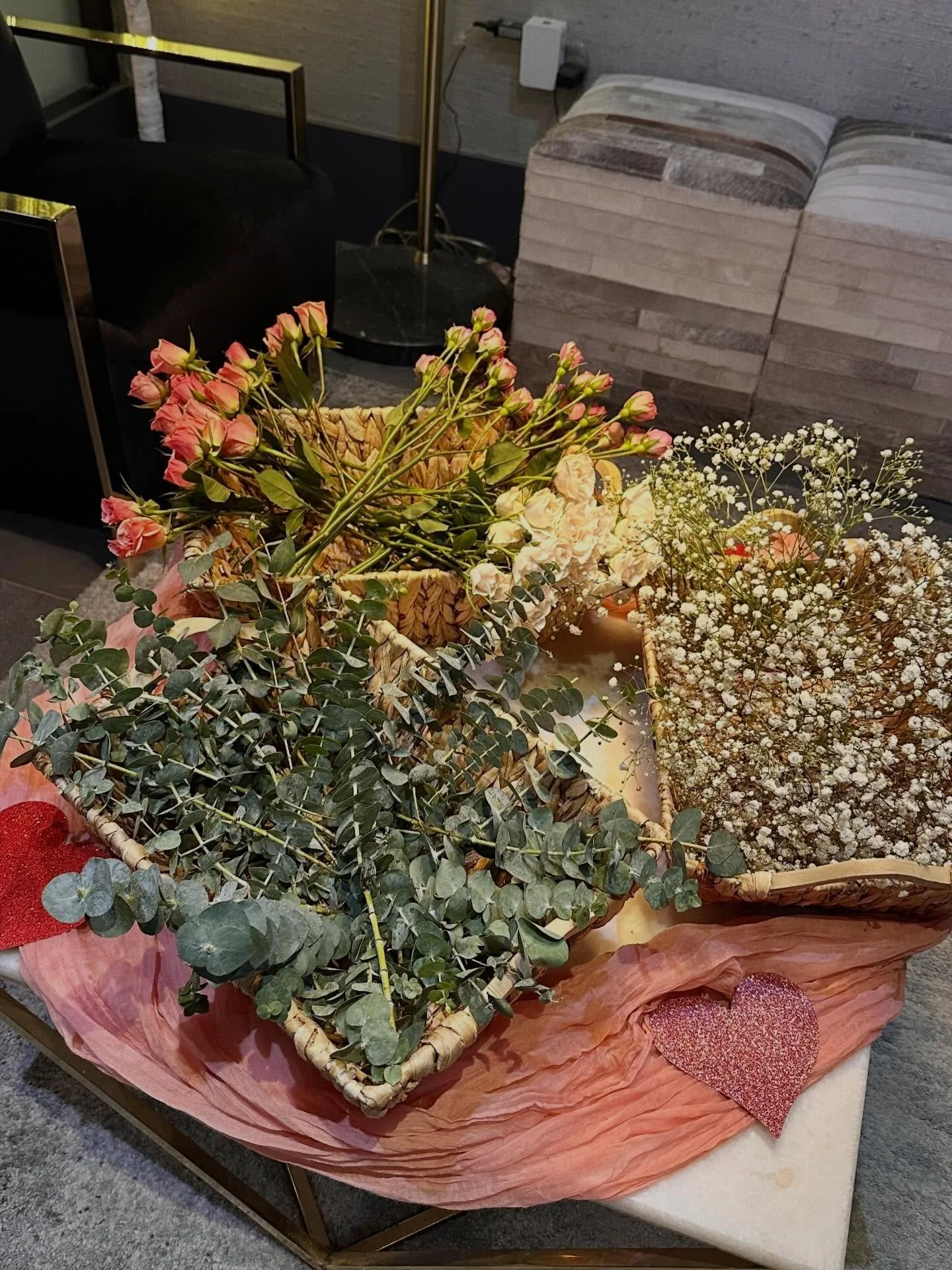 Mini bouquets for the residents at the Alexey Brooklyn 💐

A sweet mix of fresh blooms, greenery, and dried florals &mdash; Happy Valentine&rsquo;s Day 🤍✨

#valentinesdayflowerbouquet #flowerbarnyc #valentinesdayevents #residentialevents