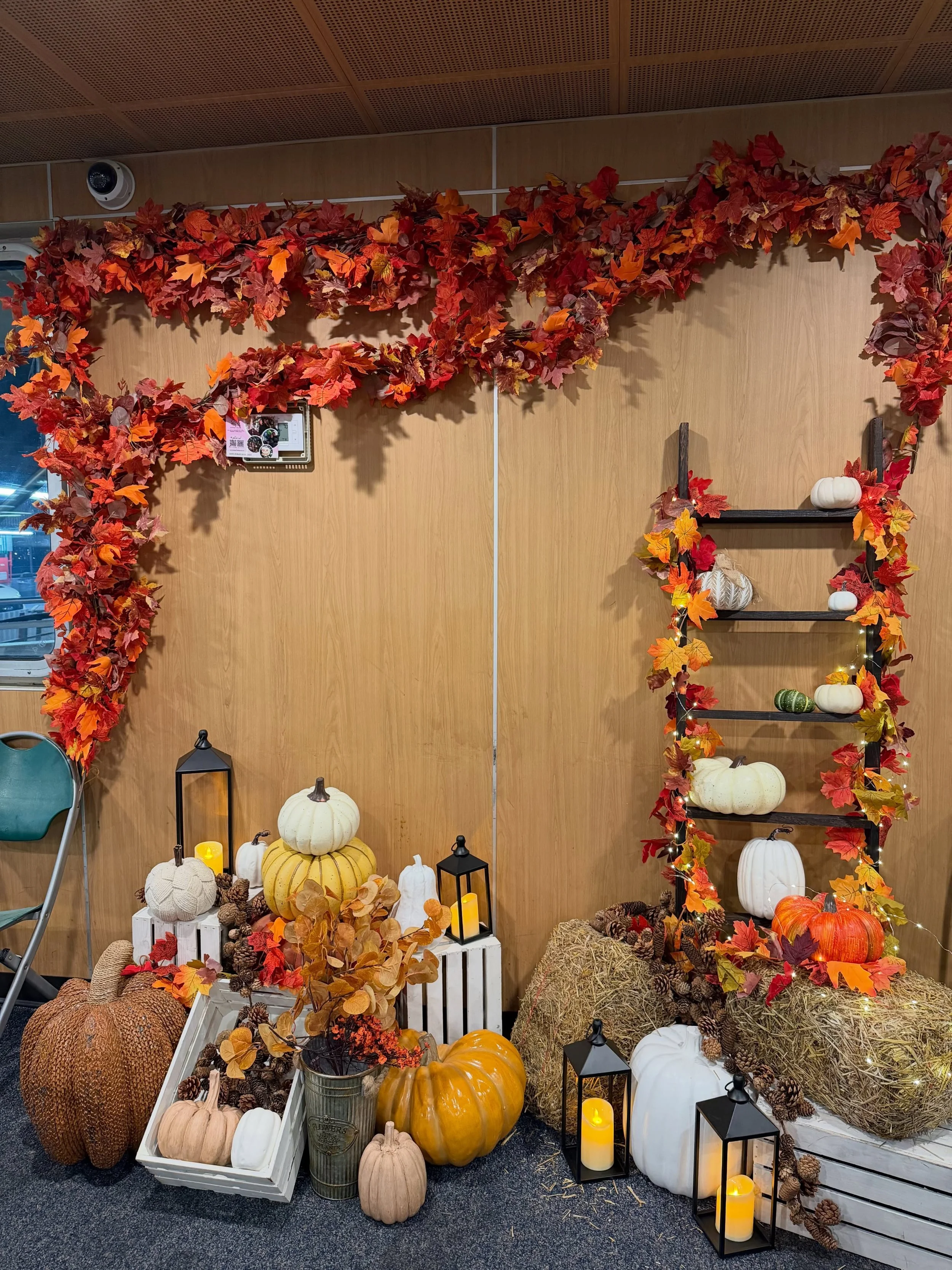 🍂 And that&rsquo;s a wrap on our fall installs! ✨

Number 3 of our fall decor installations at @circlelinenyc &lsquo;s Liberty boat! 🍁🧡

Thank you again for this amazing opportunity and for trusting us to bring the fall vibes on board! 🫶✨

#falld