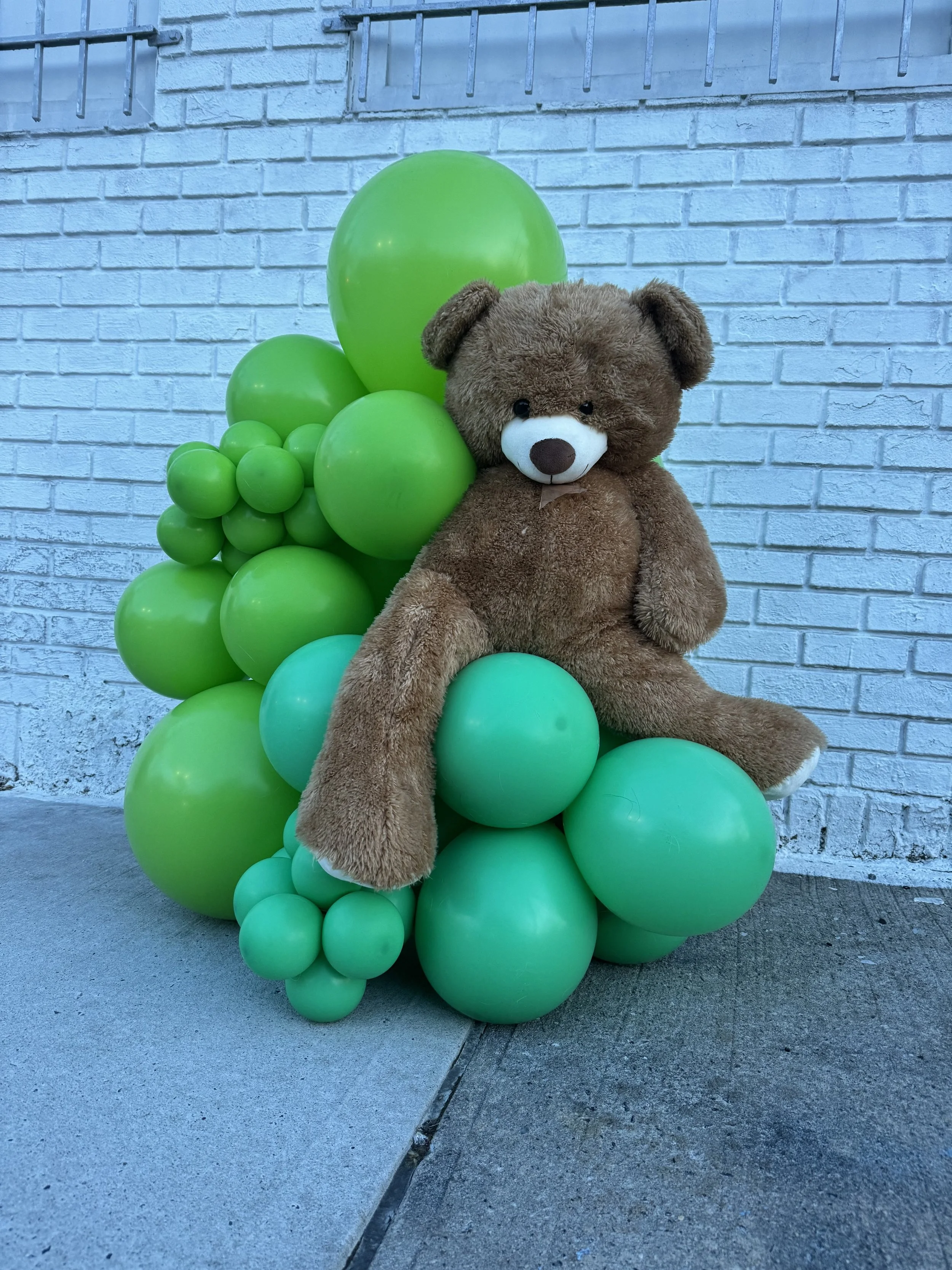 Balloon Arch Bear.jpeg