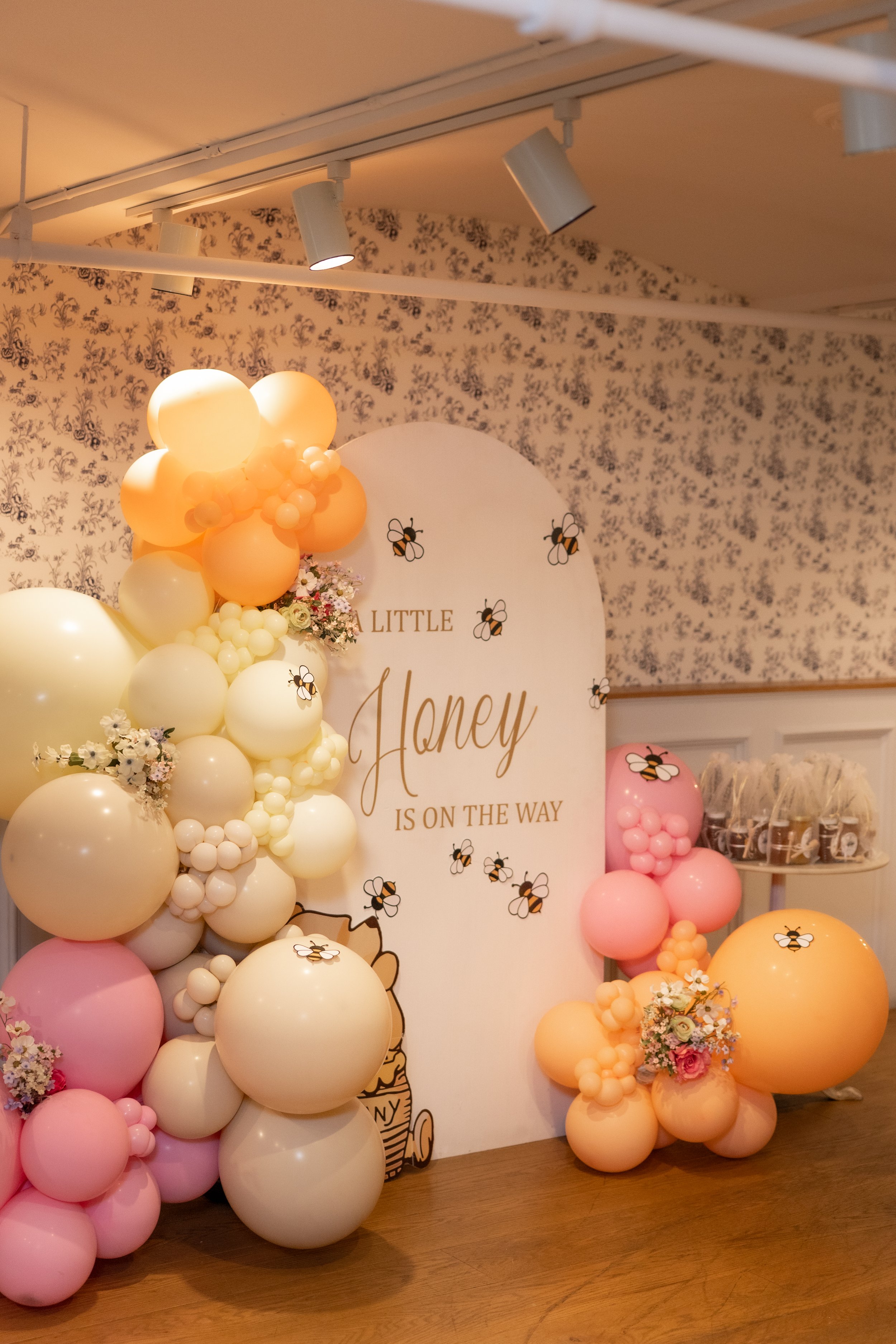 Baby shower decoration service