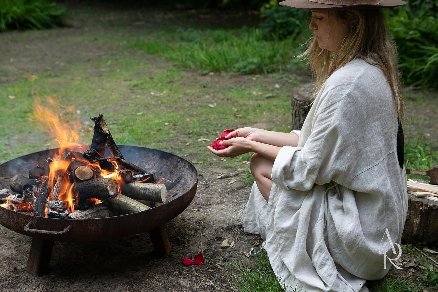 Hello beautiful beings, I will be holding an online Pregnancy and Loss and Miscarriage 🌹Grief Circle ⭕️ once a month. Please direct message for more info and share with anyone you feel may benefit from a safe and loving container to explore grief an
