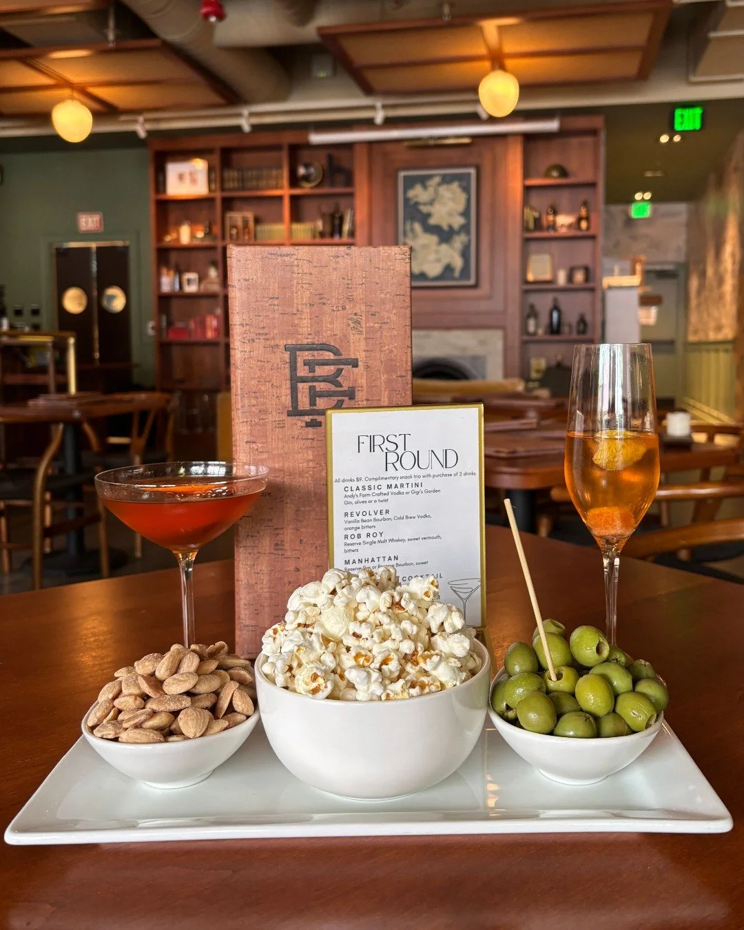 A first round that can't be beat!🍸🫒 All first-round happy hour drinks are only $9 AND if you order two, we're throwing in a complimentary snack plate. 
Stop by our Bellevue Tasting Room weekdays from 3&ndash;5PM for this deal!