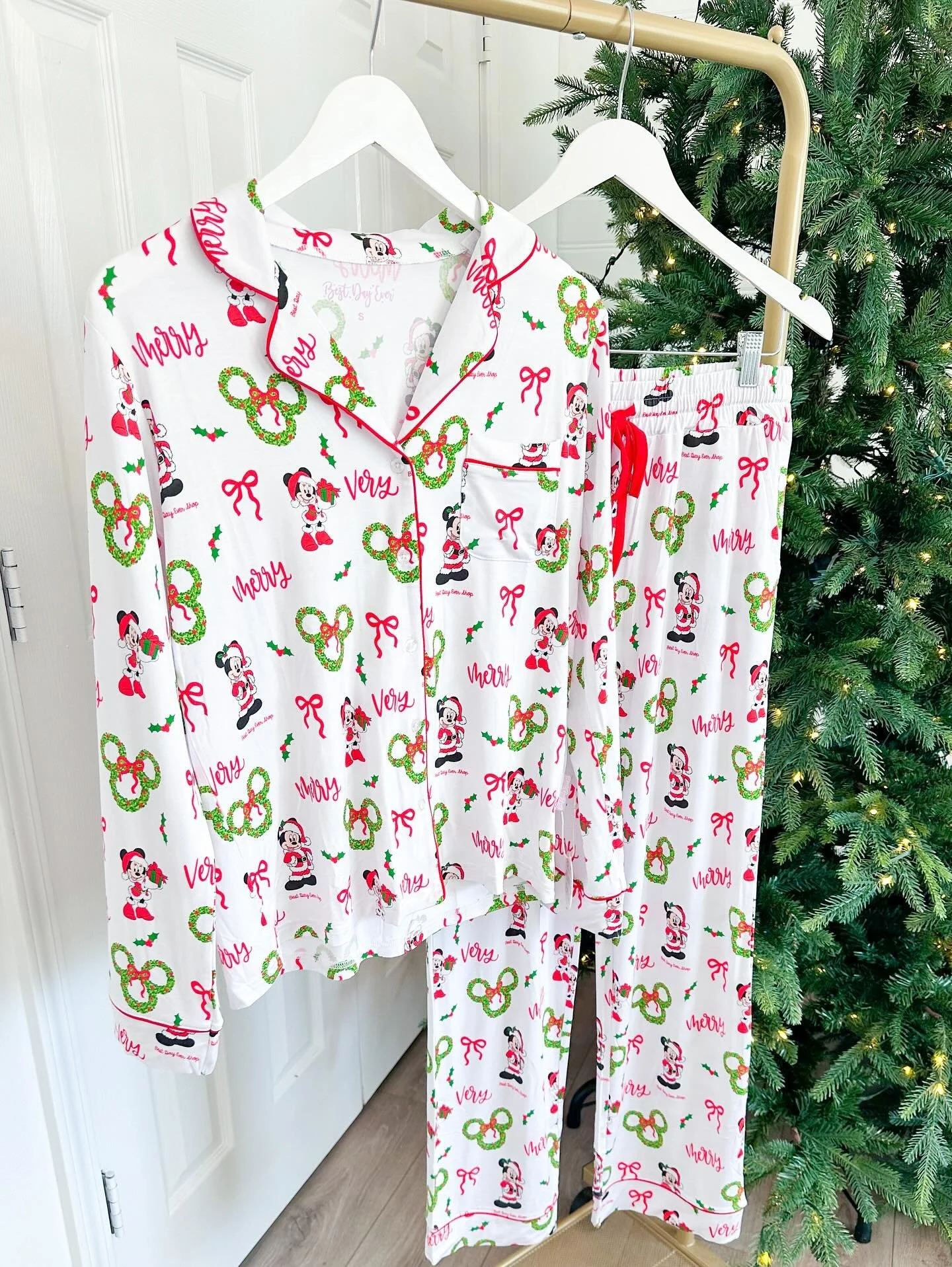 Have you shopped our new very merry collection yet?! New print comes in pajamas and a matching fanny pack. Plus take $5 off when you bundle any crew or tee and pjs so you can mix and match with code: PAJAMAS Shop now 🎄