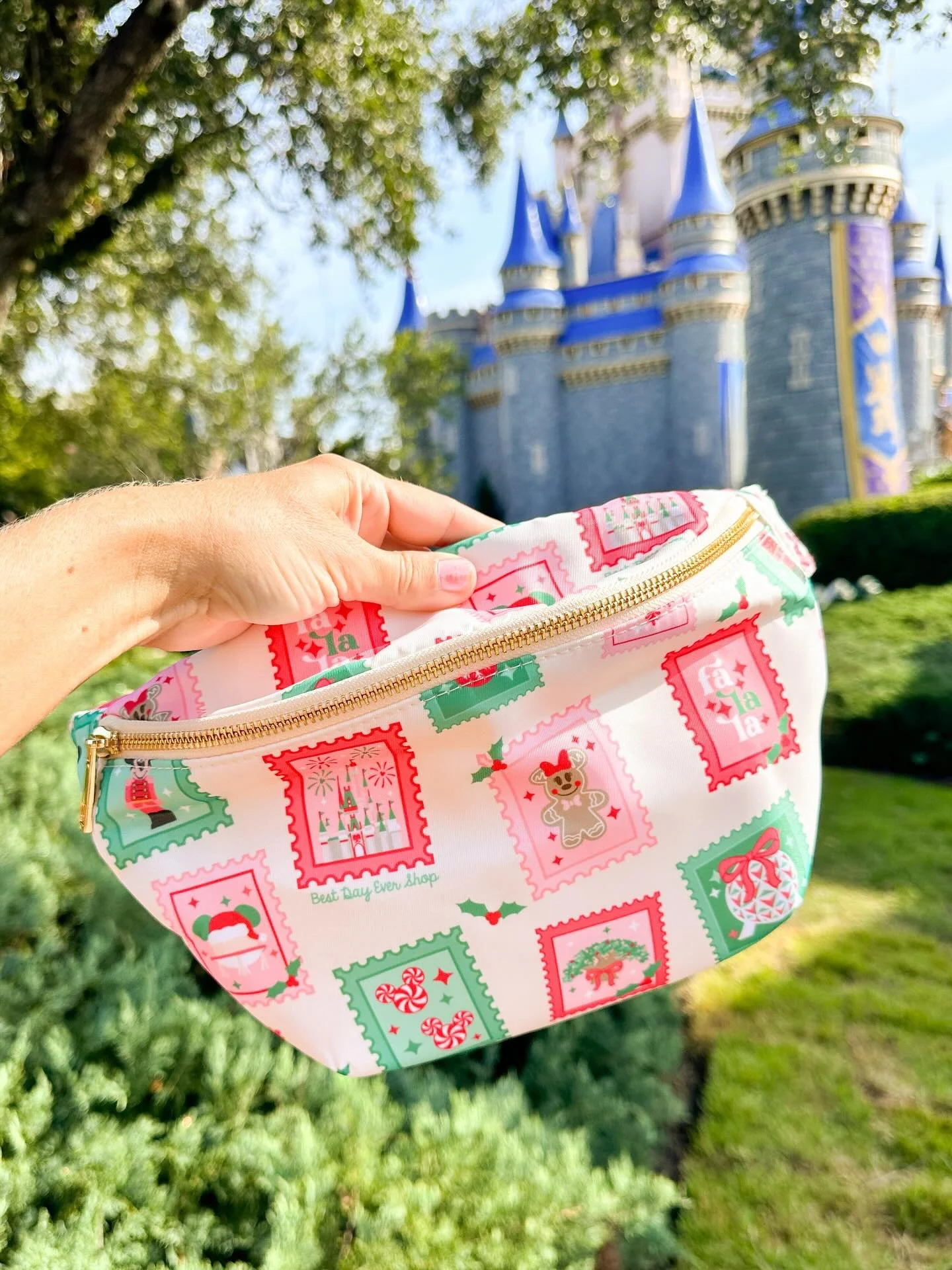 This Disney Christmas inspired fanny pack has been one of the best selling prints this season! Shop this bag and matching tee/ crew now in the shop. 🎄