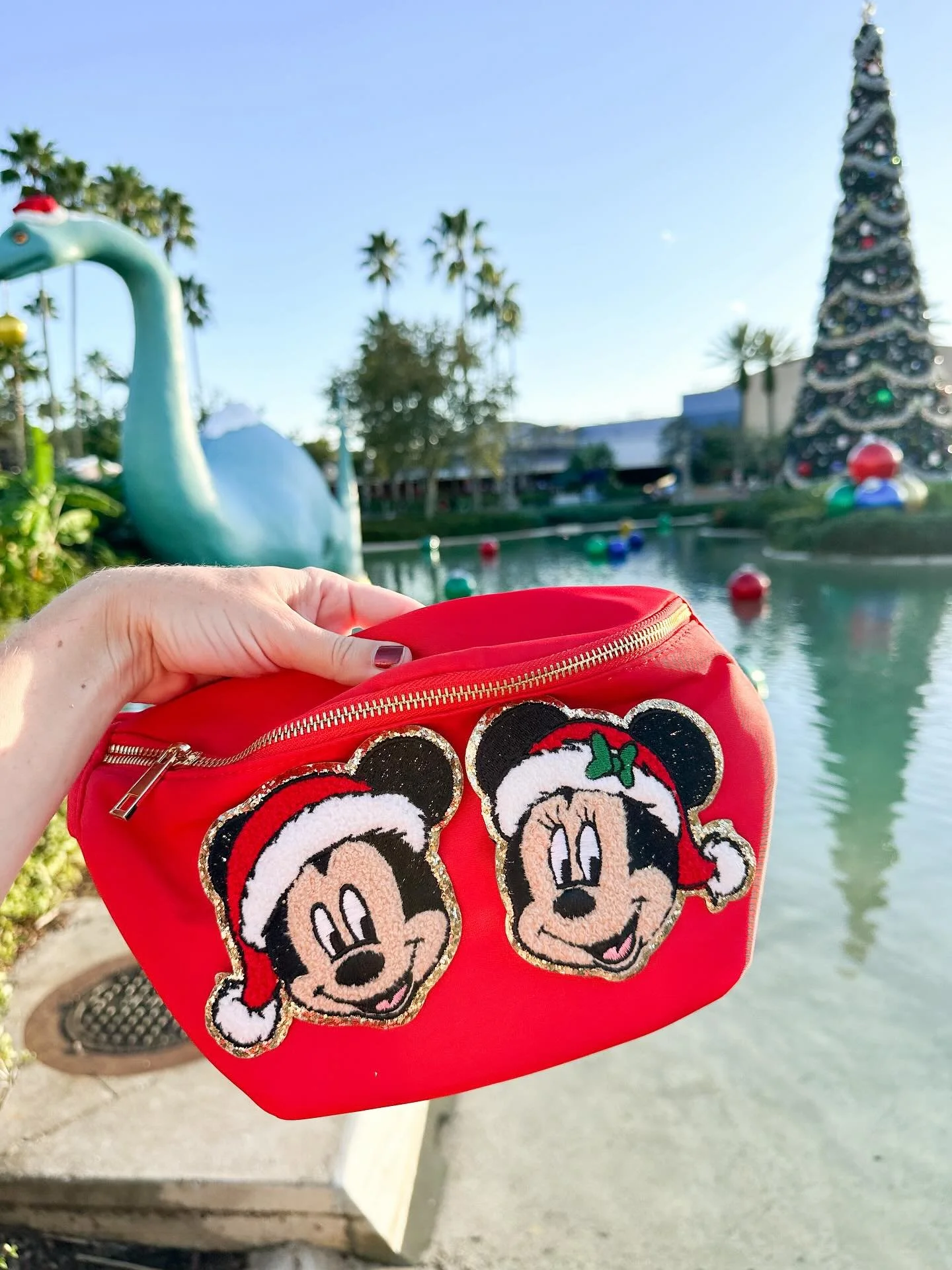 Which Disney Christmas inspired fanny pack is your favorite?! So many options to choose from. Shop now! 🎄