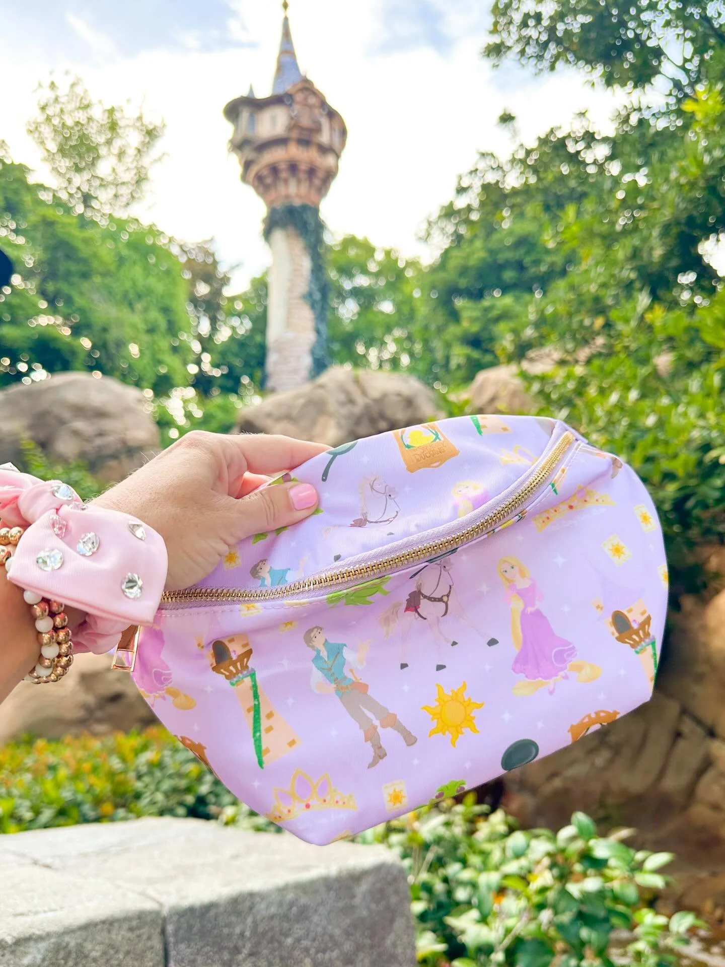 ✨✨ONE OF THE MOST REQUESTED RESTOCKS!! ✨✨✨ Rapunzel and Aurora print fanny packs are back!! I have a limited quantity of each though, so grab quickly if you have had your eye on these. Plus the rest of our princess fanny pack collection is also avail