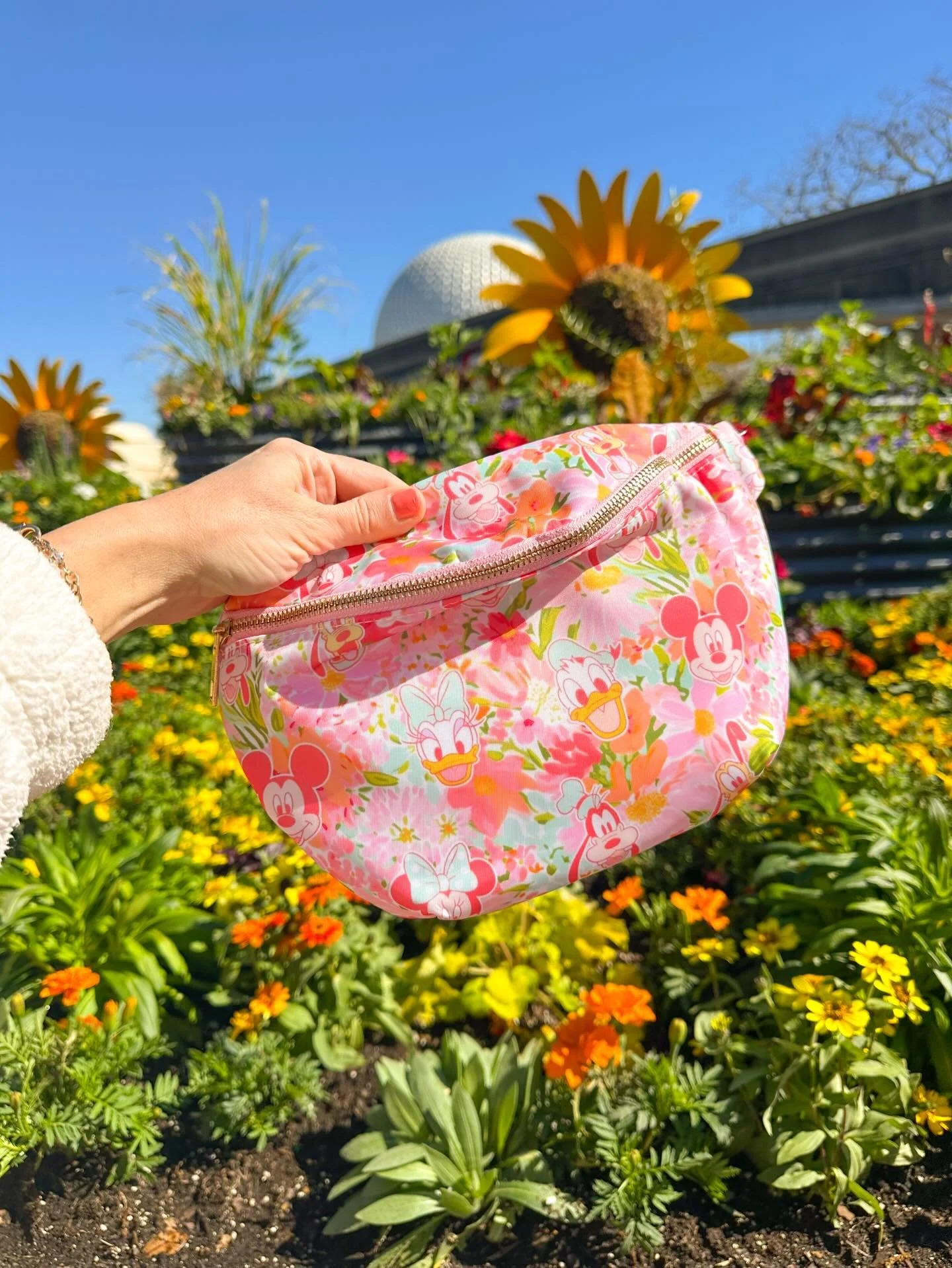 I&rsquo;m so ready for Spring! I have a new Spring inspired collection launching this Sunday! Just in time for Epcot Flower and Garden Festival! 🌸🌼 This is one of my favorite new bags (the first of two launching Sunday!)