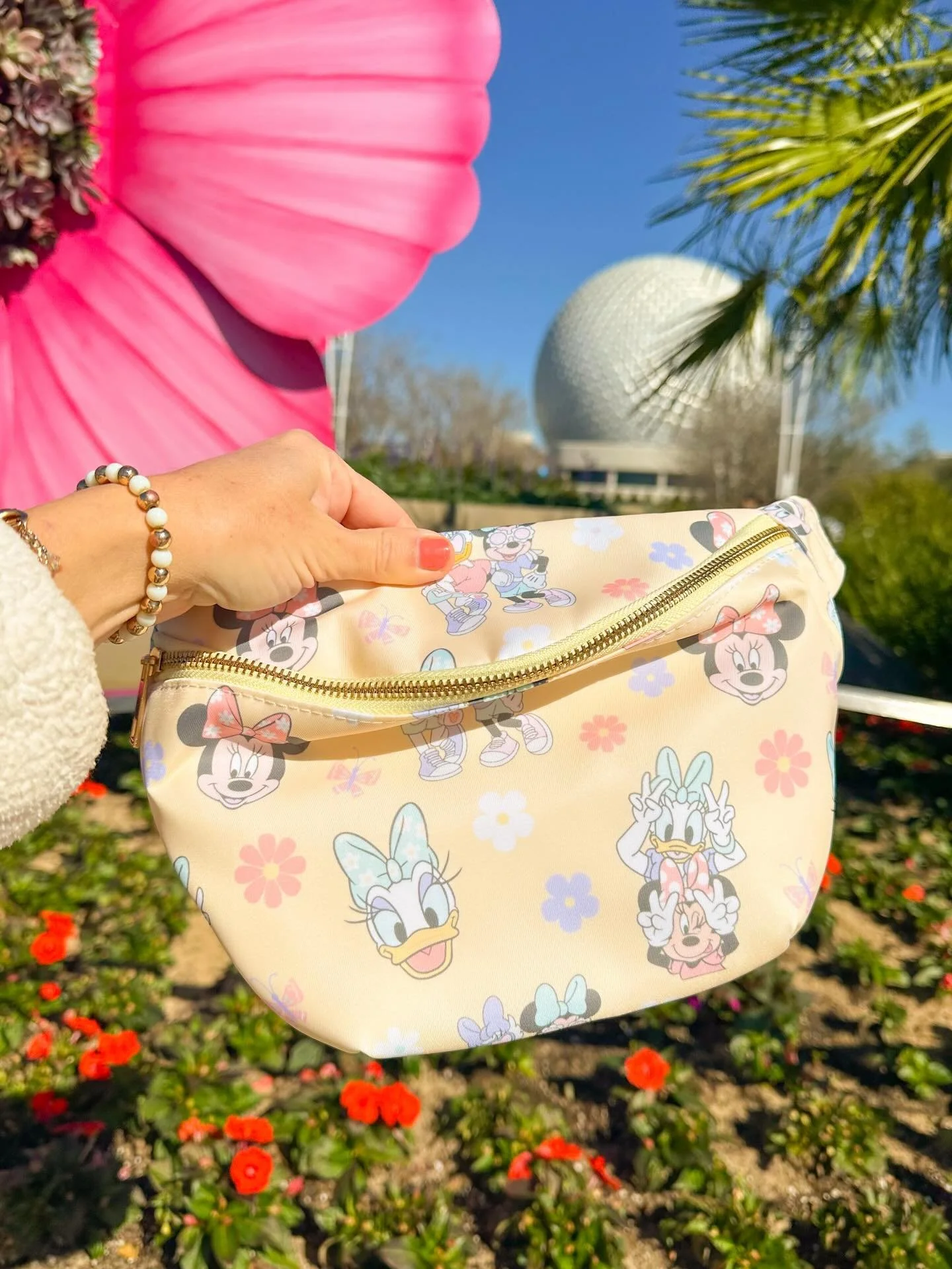 🌼🌸I&rsquo;m so ready for Epcot Flower and Garden Festival!! This is the second new bag that will be launching tomorrow. Plus take a look at these coordinating Minnie and Daisy Duck tees. Everything launches tomorrow at 7 PM EST. 🌸🌼