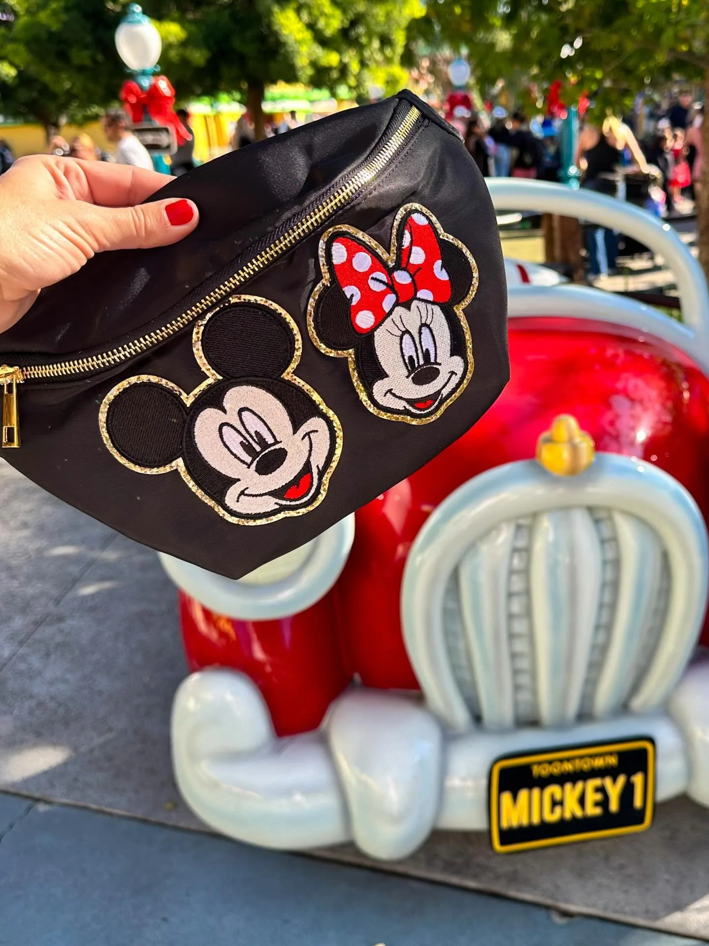 I never post this bag but it&rsquo;s always a best seller week after week! You can&rsquo;t go wrong with classic Mickey and Minnie! Available now in the shop. (You can choose your bag color so it&rsquo;s customizable). Perfect for upcoming Disney tri