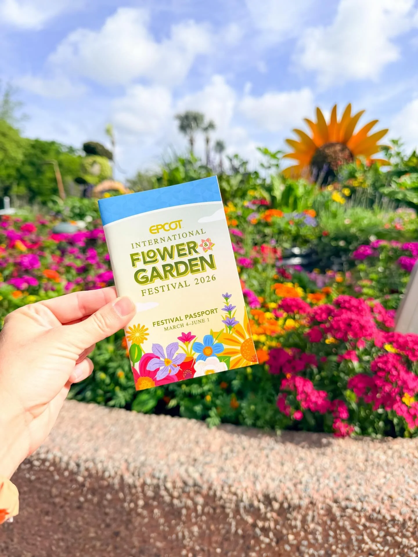 First Flower and Garden visit of the season was a success! Beautiful weather and thankfully finally warm! (My last two trips here were absolutely freezing!🤣) Forever my favorite Epcot Festival! I got content photos from so many fun things coming soo