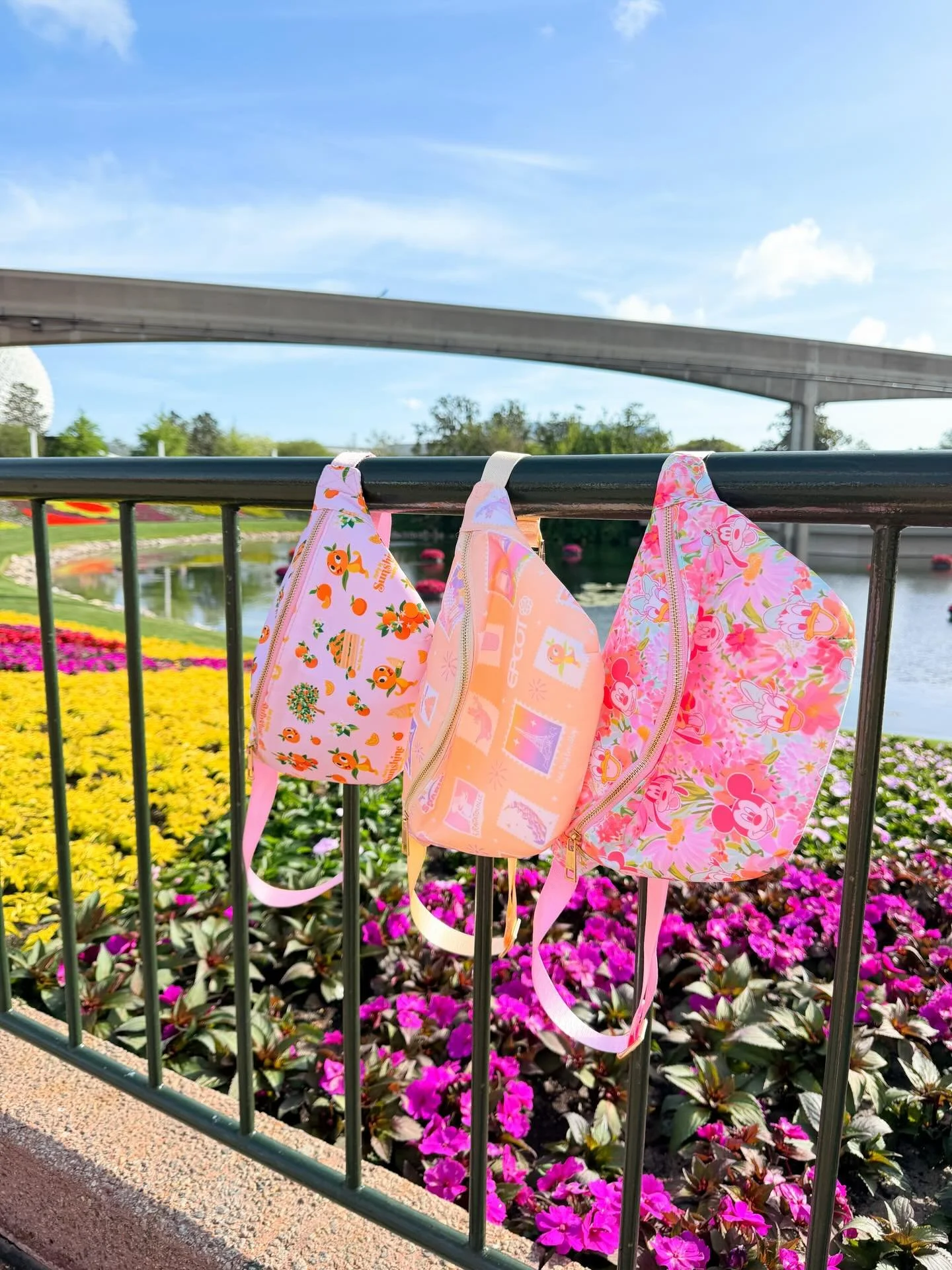 Forever dreaming of Sunny Epcot park days. I think Epcot is my favorite park in the Spring/ Summer. How about you? 🌸☀️🌼