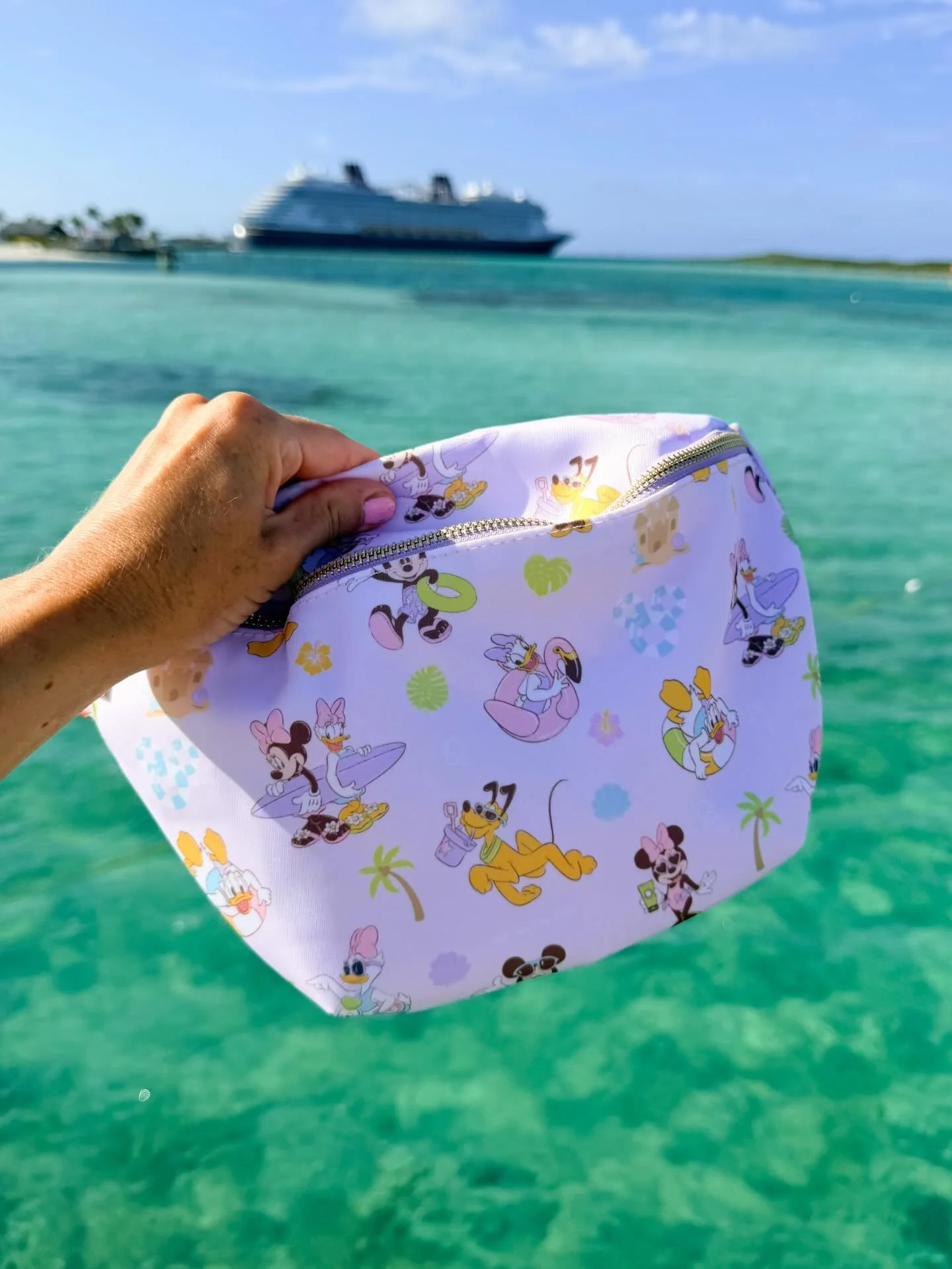 Here for Summer beach and pool days! Get summer ready with this new print which is available in totes and fanny packs now! ☀️🌴