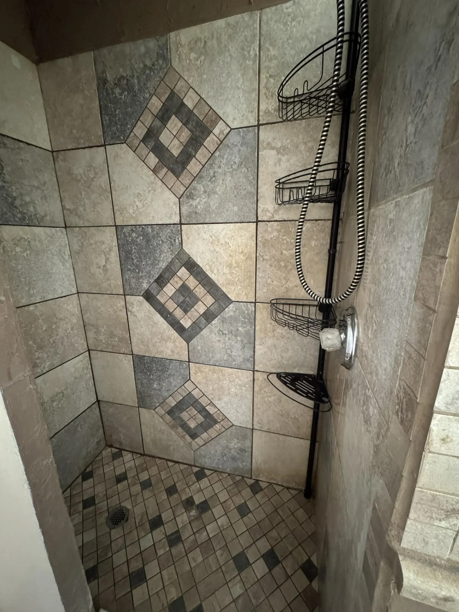 Walk in tile shower in Belle Fourche SD rental