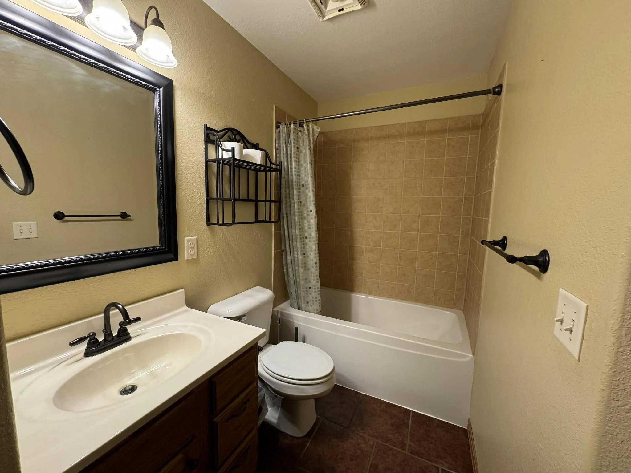 bathroom of spearfish home for rent