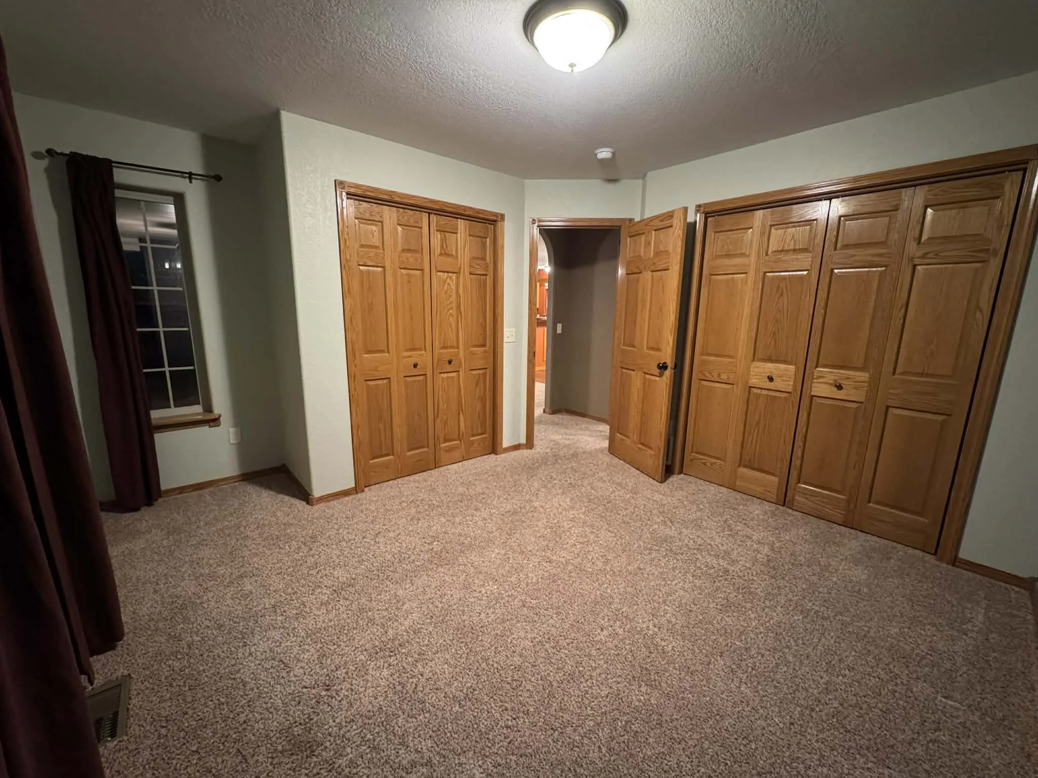 bedroom of spearfish home for rent