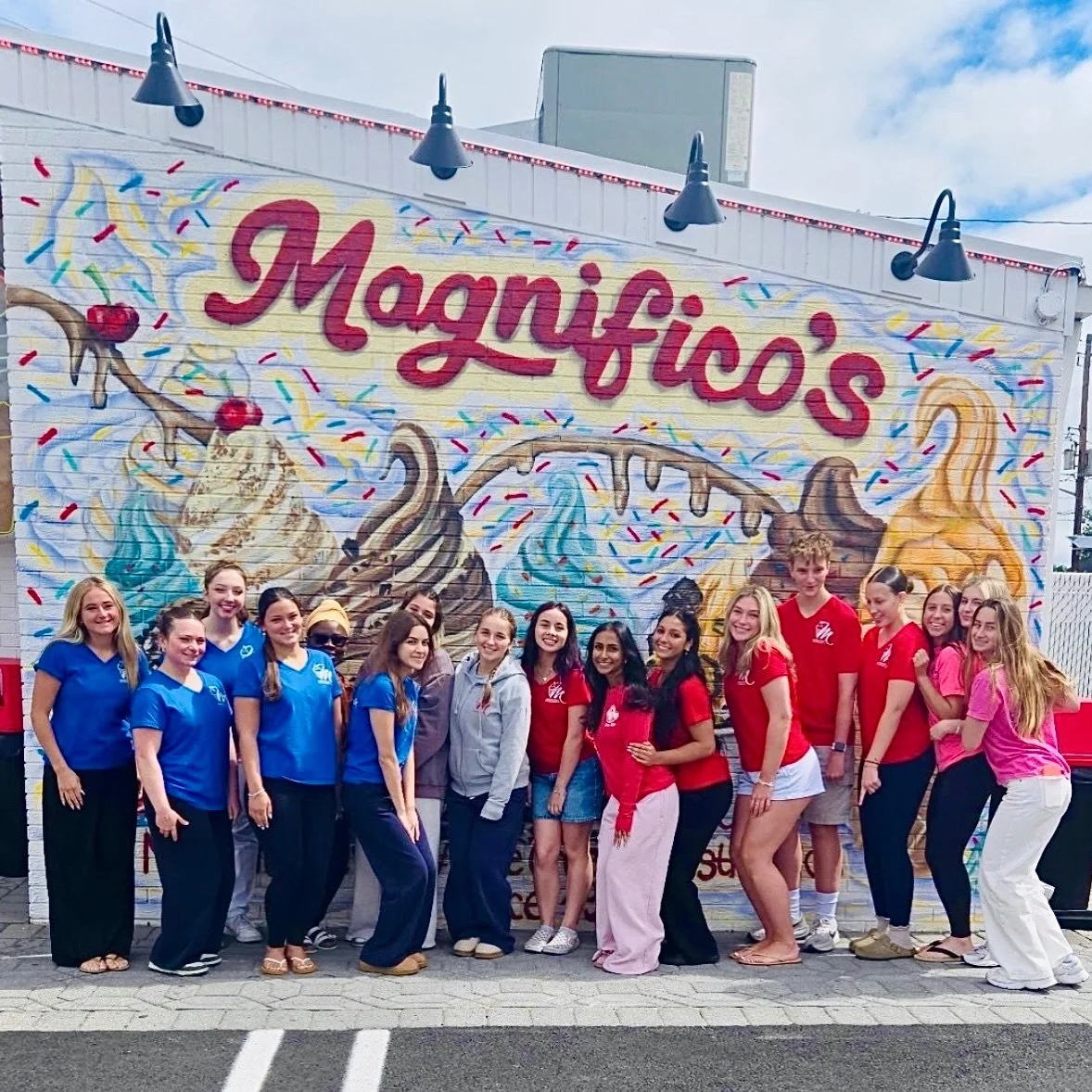 The crew behind the cones 🍦🤍