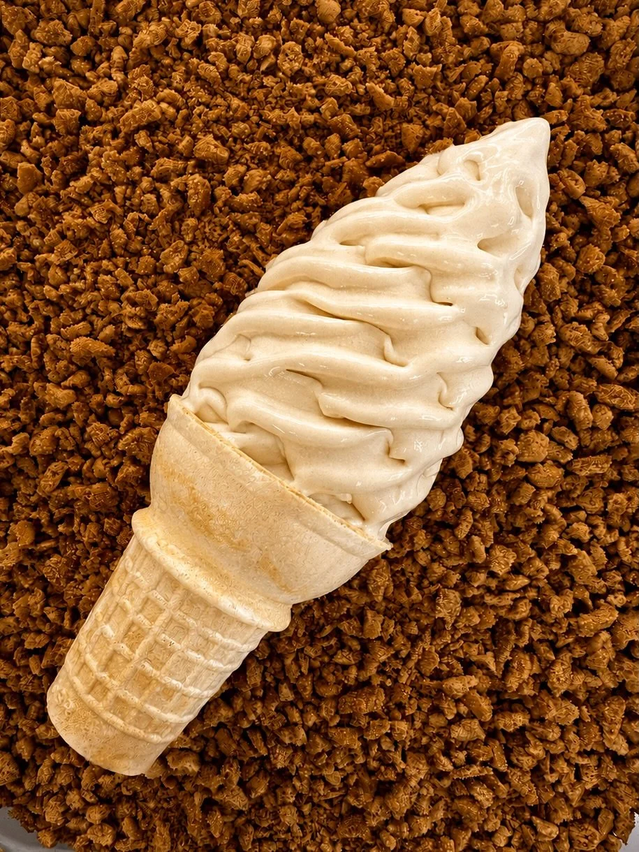 Cookie Butter Soft Serve 🤎🍦 paired with Biscoff Cookie Crunch 👀 Tag someone who needs to try this