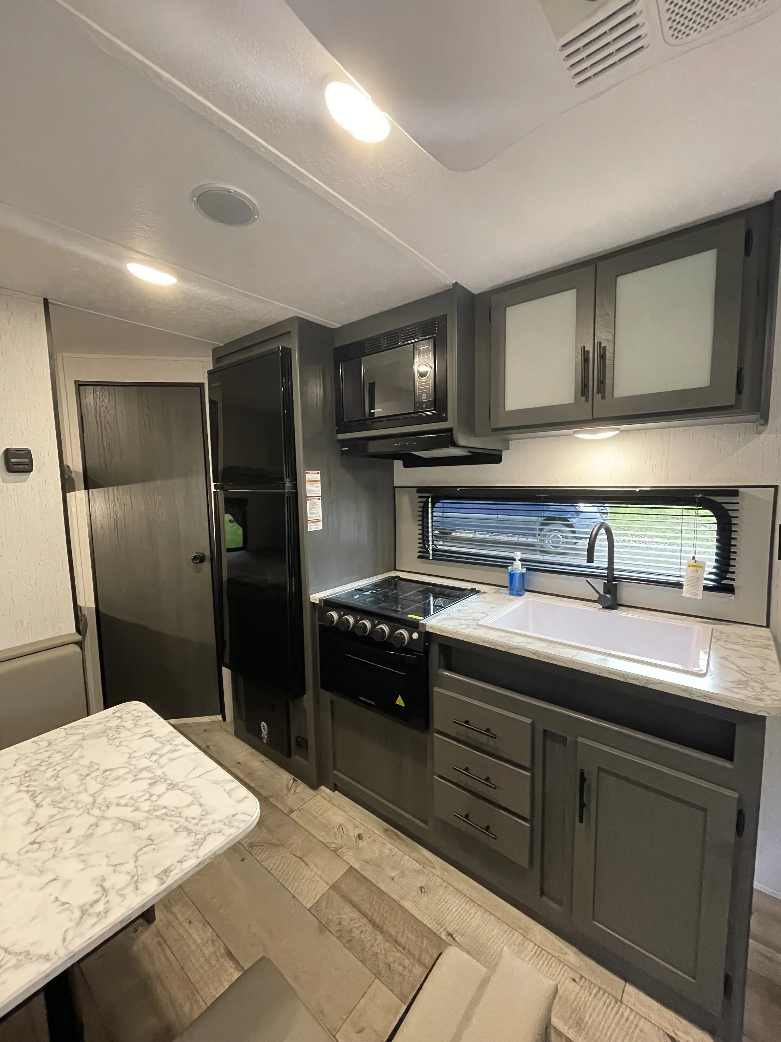Kitchen (2).jpg