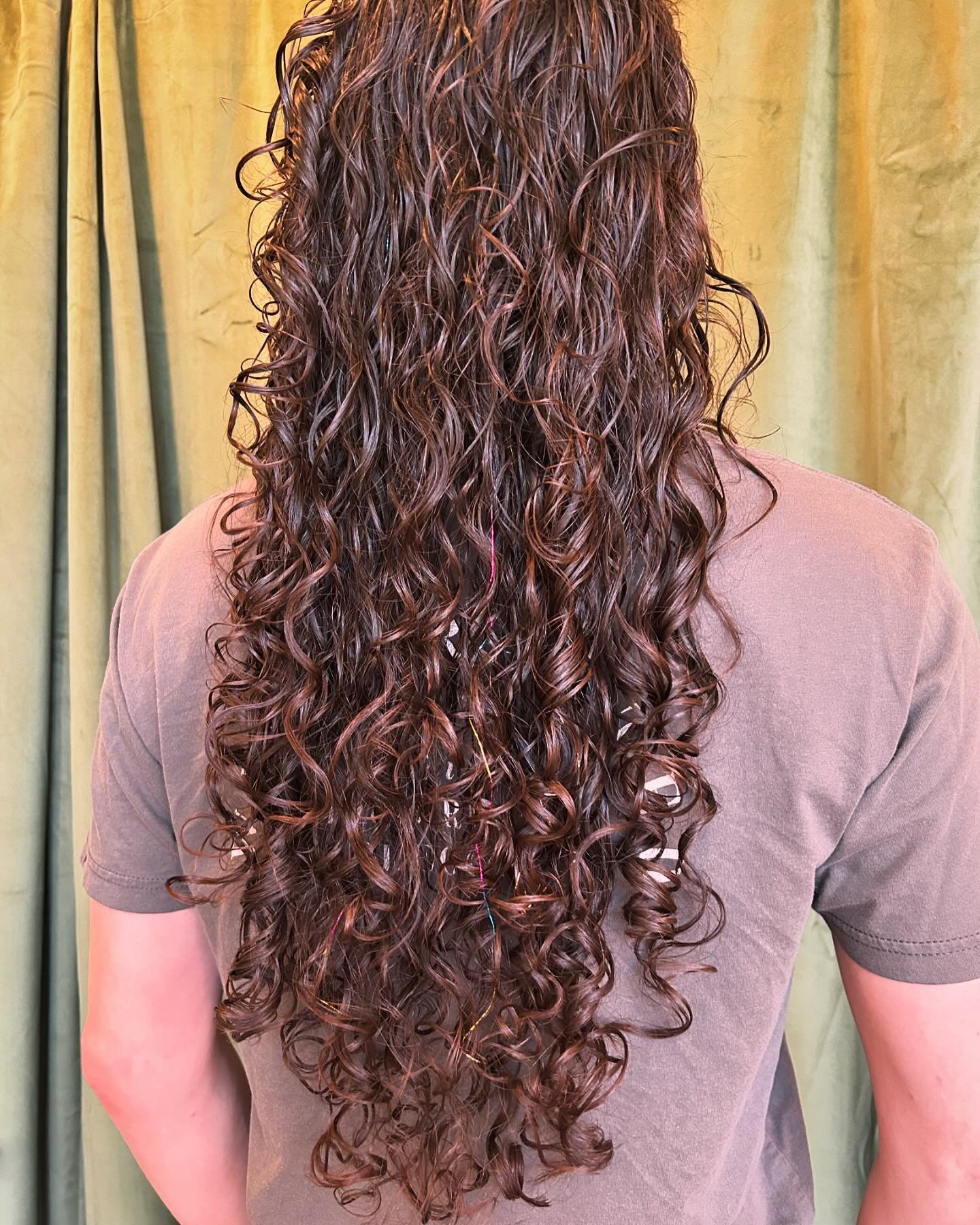 Those curls tho 😍🤤 Long Curly Haircut ✨