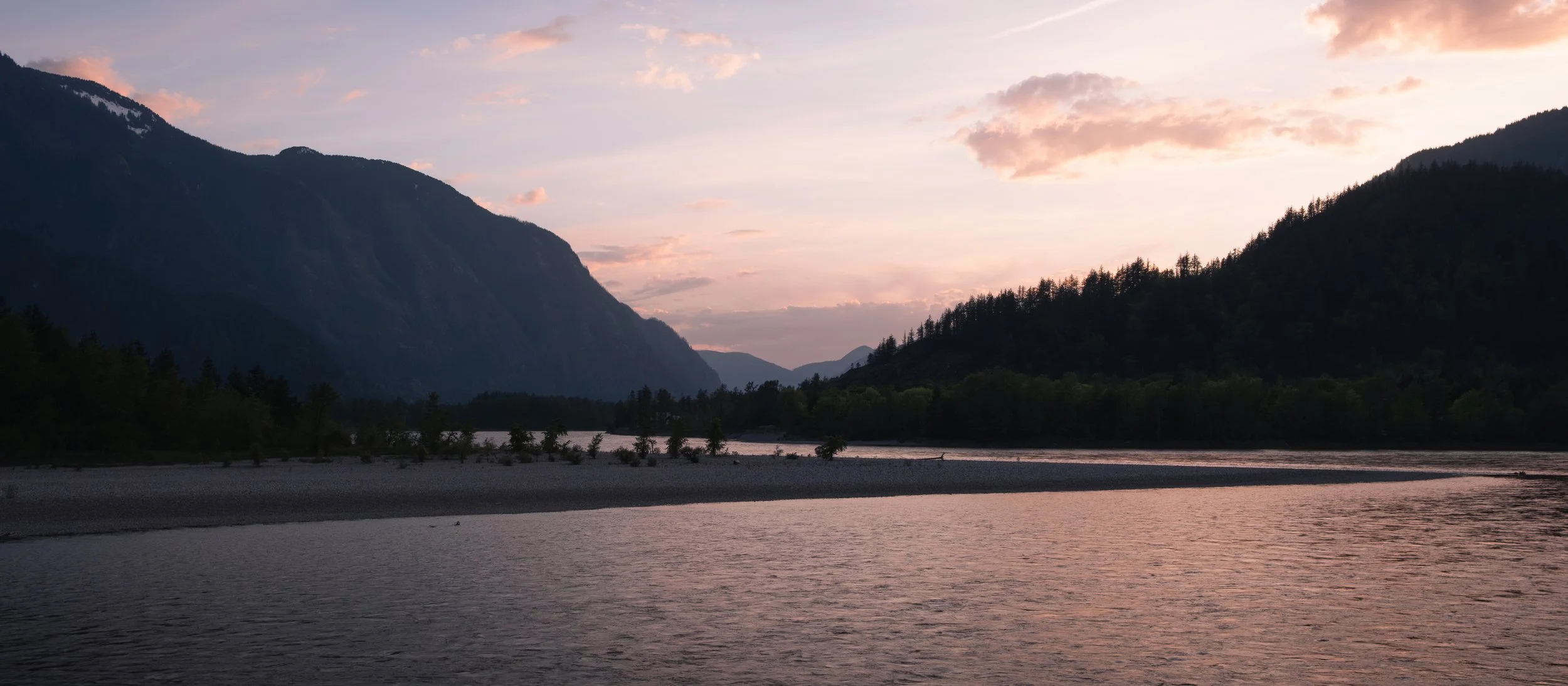 Ok, I said I wasn't there for landscapes, but come on! I had to catch that sunset on the Fraser river. Still followed the theme, though: Fuji, 23mm, wide crop.