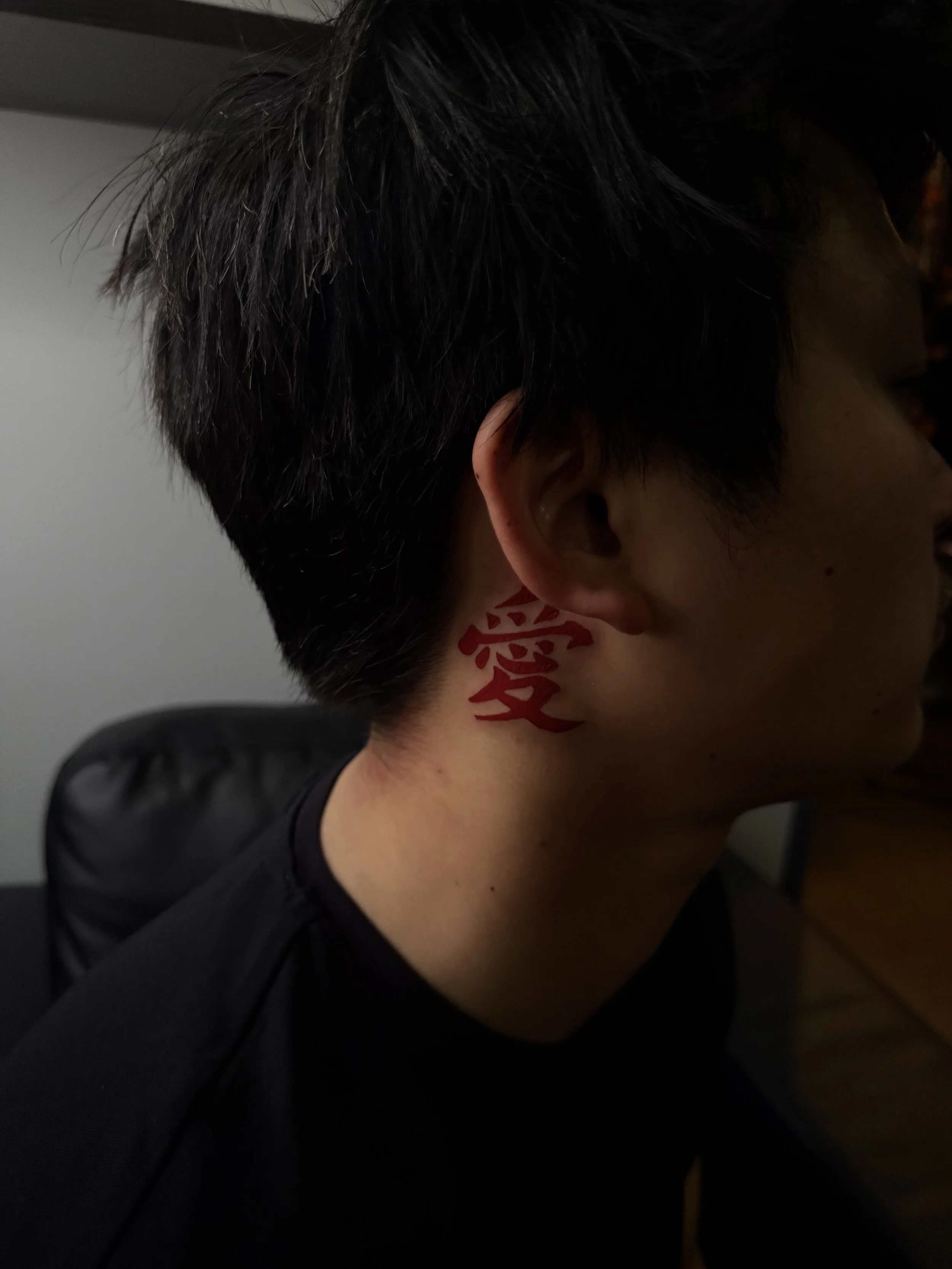 red kanji neck tattoo.jpeg