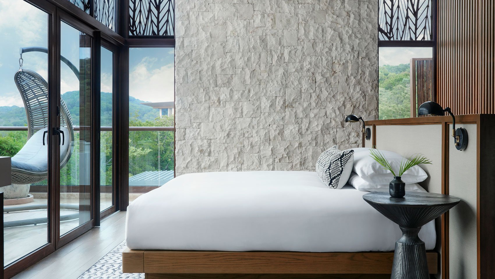 20220926-kimpton-roatan-spa-suite-32-2091-409e2ab9.jpg