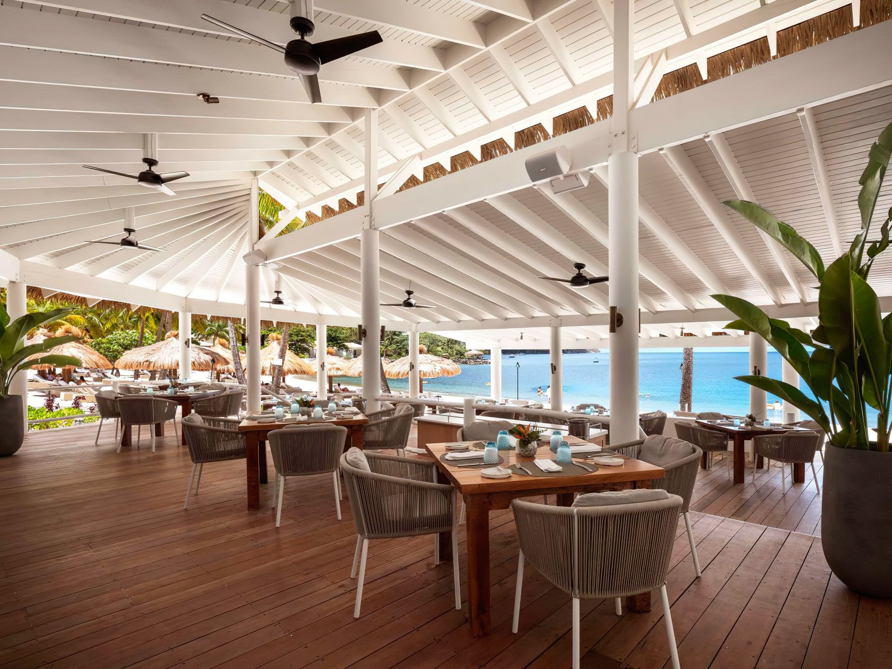 050-Sugar-Beach-A-Viceroy-Resort-La-Baie-de-Silence-Saint-Lucia-Bonte-Restaurant-Bar.jpg