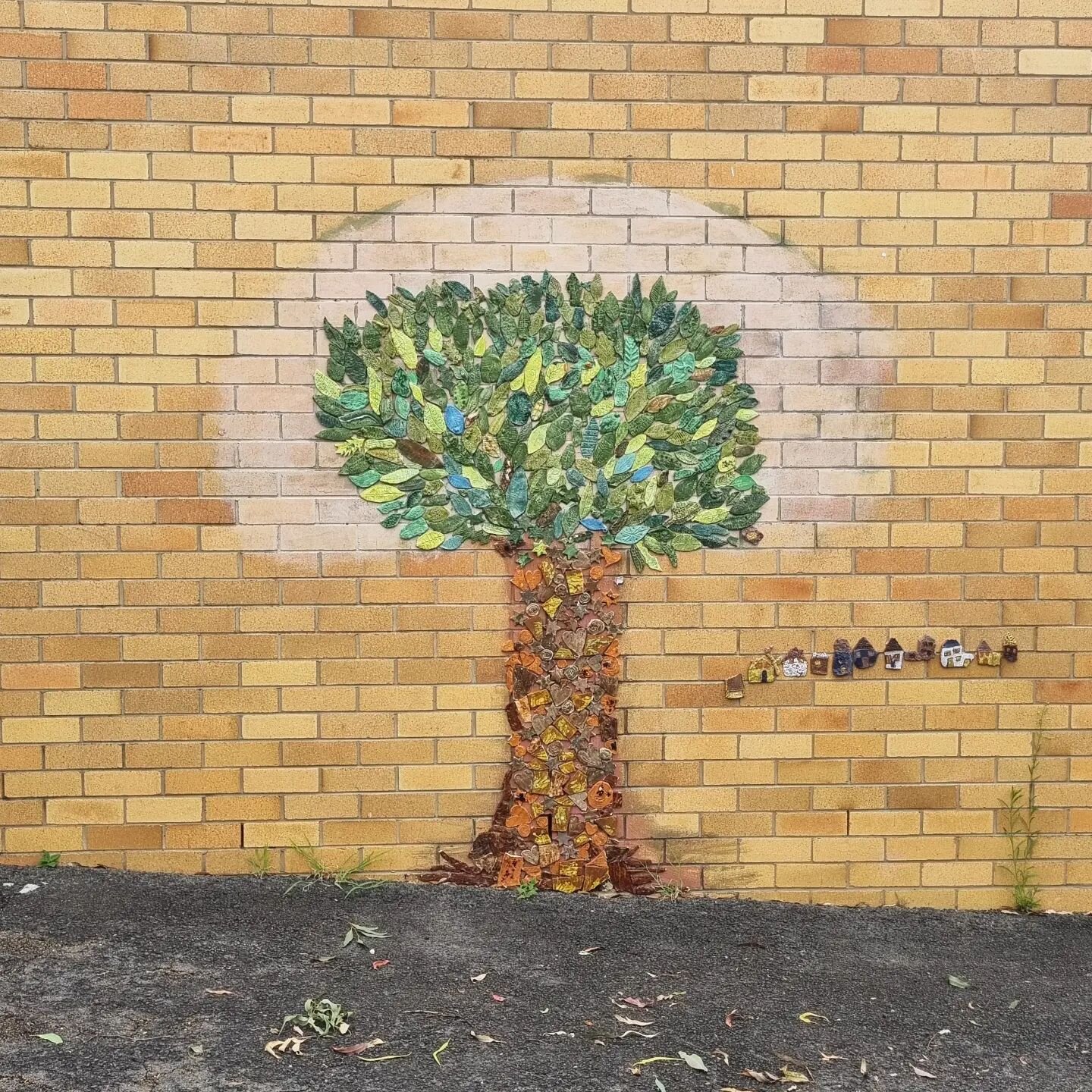 Murals and student-driven art installations.

That's what I'm noticing and appreciating around the grounds of many of the older schools I've had the privilege of visiting on behalf of  @gateways_education in Brisbane this term.

These beauties found 