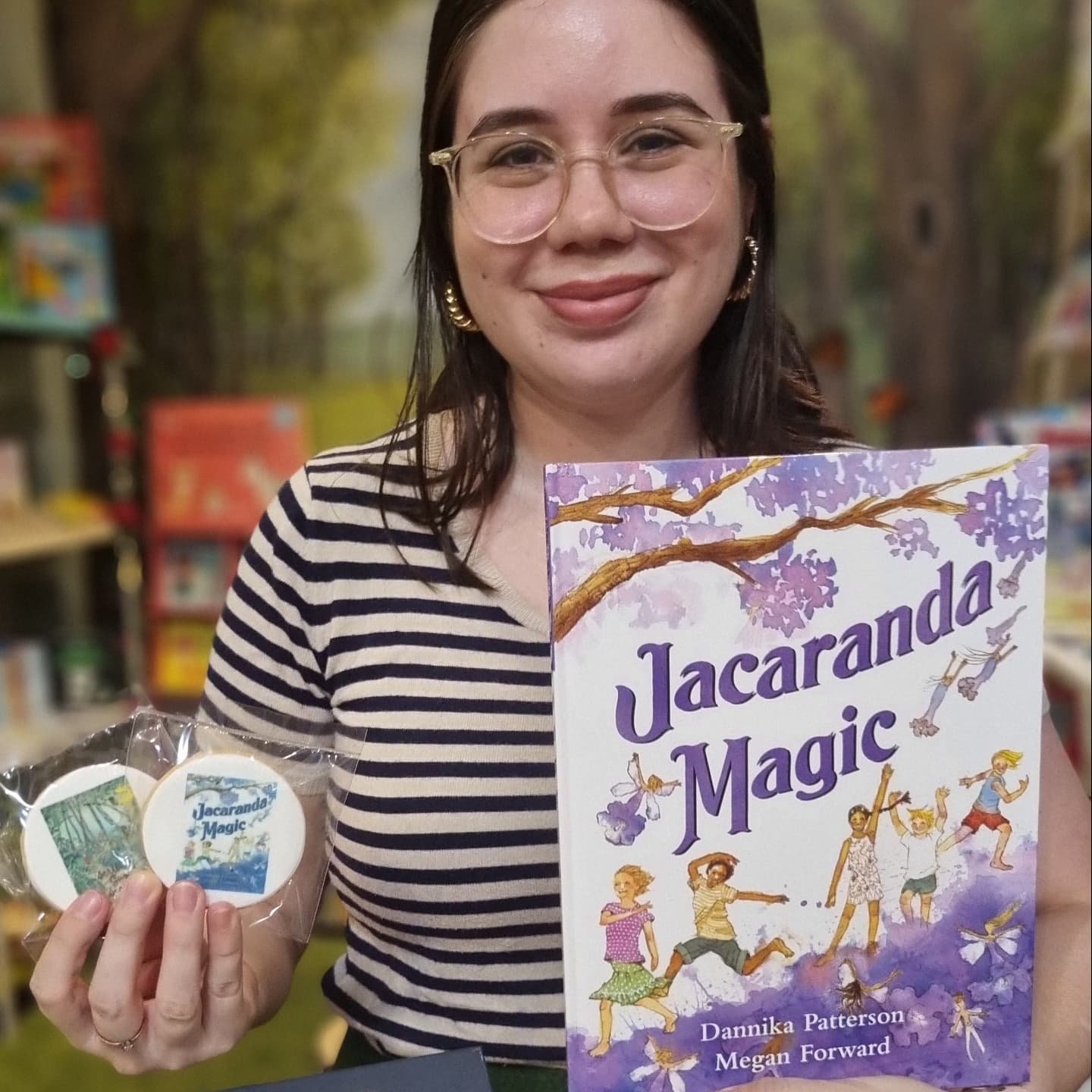 👀 Look what Laura's got!

A box full of lovely little book biccies made by @somethingsweetbyrach featuring Scribbly Gum Secrets and Jacaranda Magic covers! 😍 😋

If you're feeling less black friday big business vibes and more small local love this 