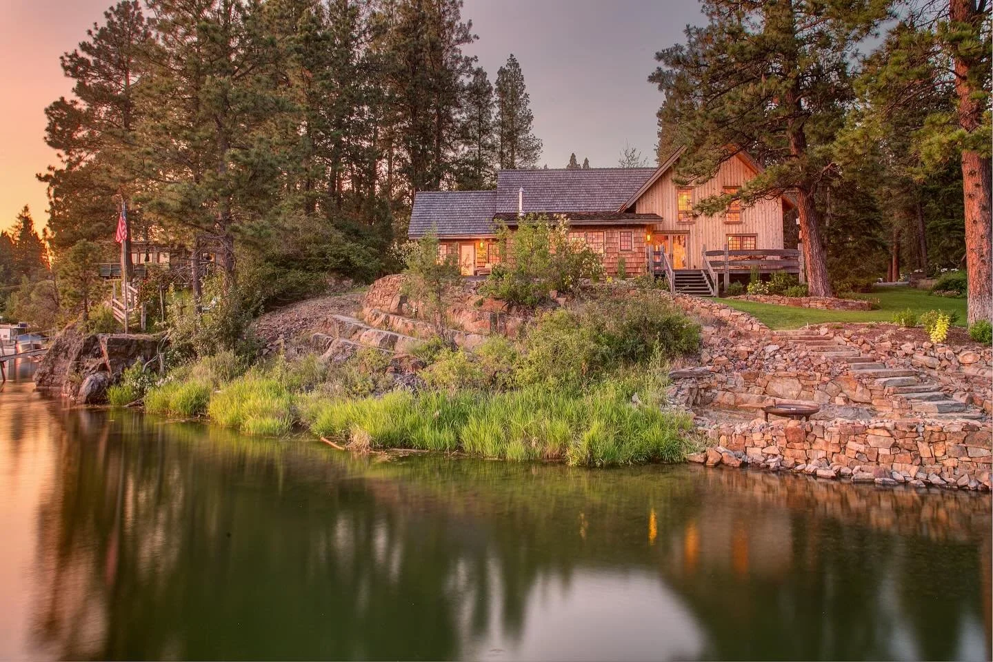 Where the forest meets the water&rsquo;s edge.⠀
⠀
Materials selected to age and endure.⠀
⠀
Hand carving inspired from medieval Welsh carpenter&rsquo;s hand. ⠀
⠀
Photography @mdvphoto_architecture 
⠀
#americanwabisabi⠀
#temperaterainforest⠀
#timberfra
