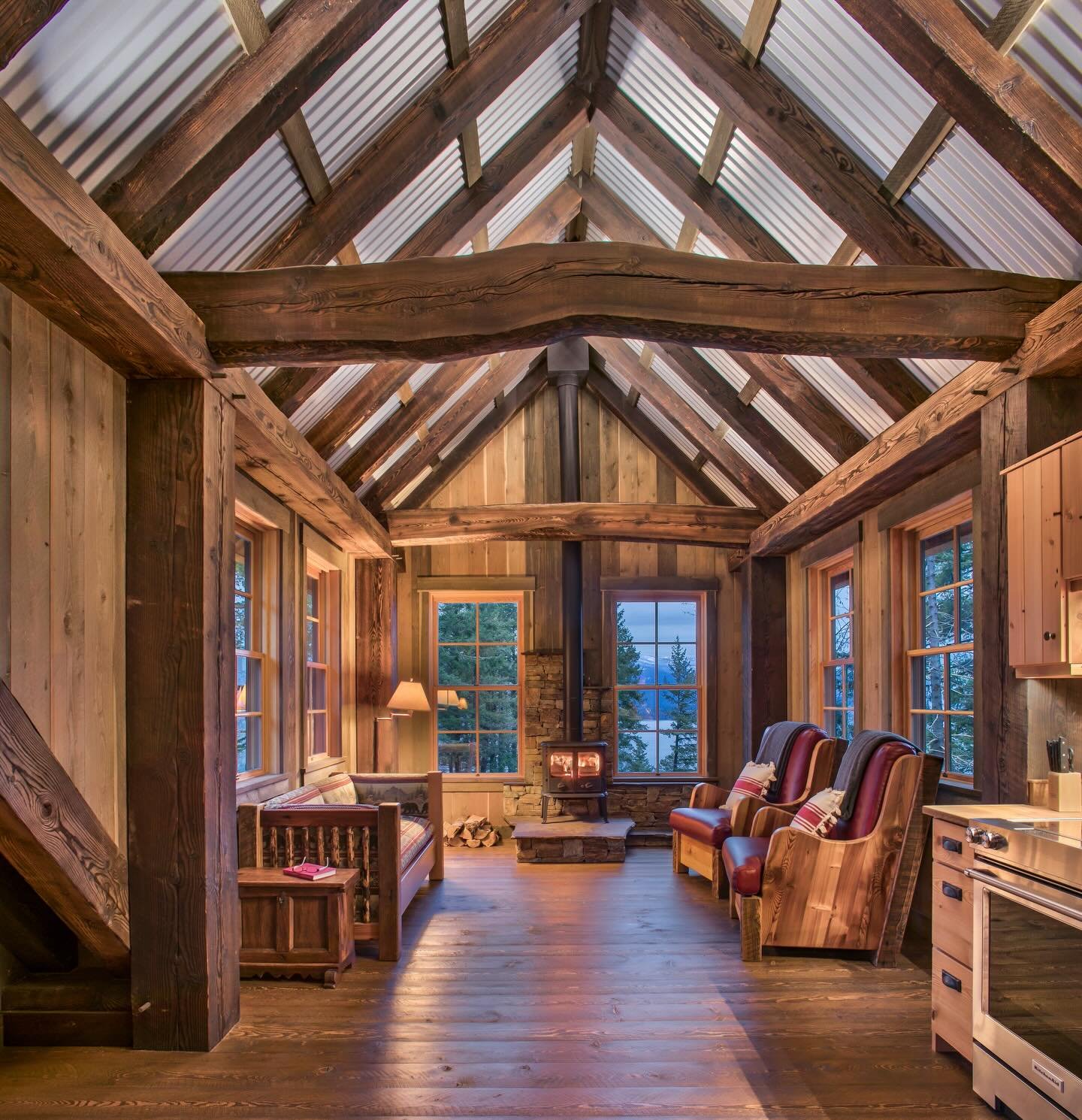 American Wabi-Sabi⠀
⠀
Circle-sawn and burned, hand-selected arched timbers frame this mining-inspired cabin overlooking Lake Pend Oreille. ⠀
⠀
Reclaimed Douglas fir kitchen from early Sandpoint buildings. ⠀
⠀
Grey patinas on the wall panelling create