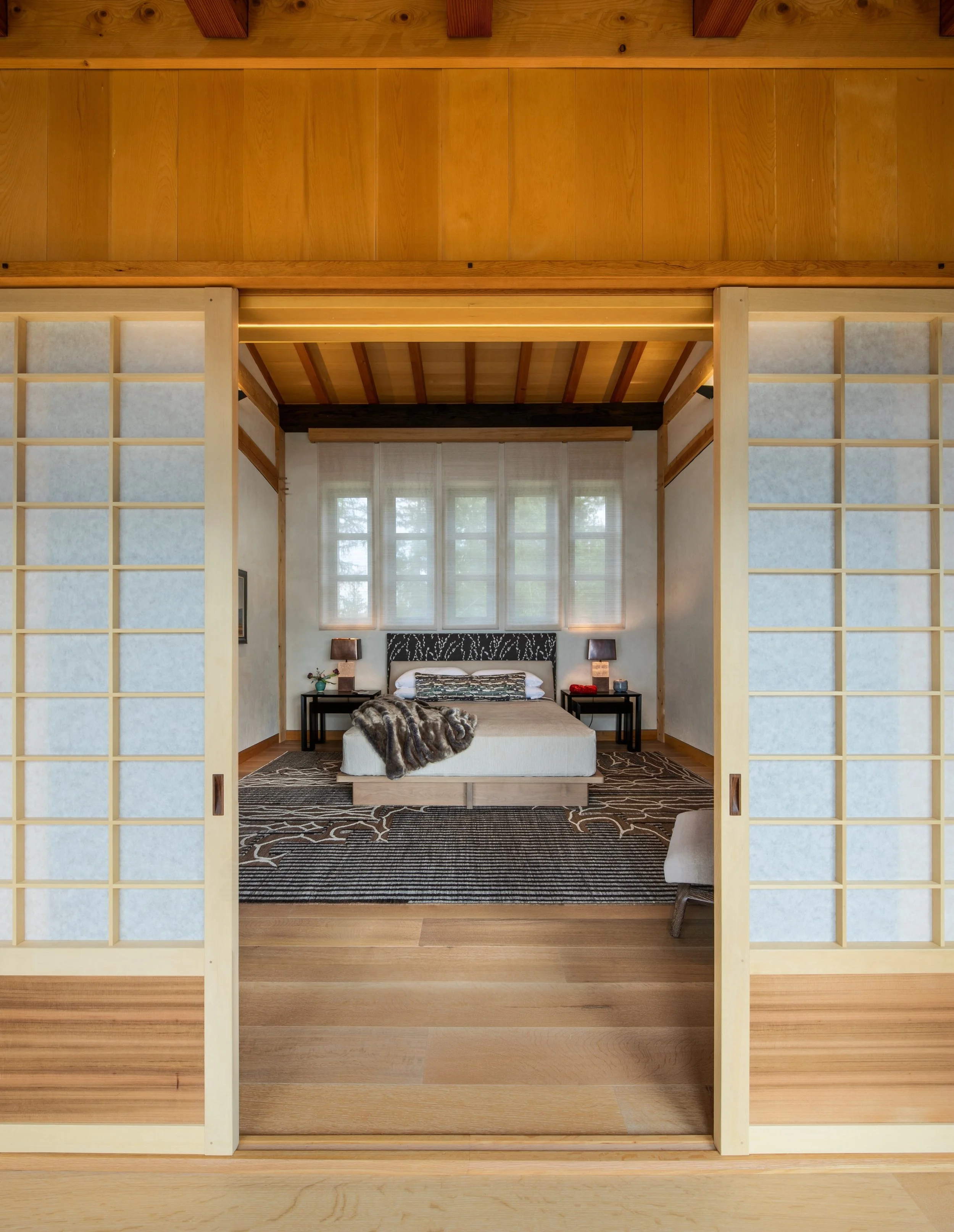 A room that opens slowly. 
⠀⠀⠀⠀⠀⠀
Photography @mdvphoto_architecture ⠀⠀⠀⠀⠀
Design-Build @collinbeggstimberframing⠀⠀⠀⠀⠀⠀
⠀⠀⠀⠀⠀
Interior Design Gwen Connor @wisemanandgale ⠀⠀⠀⠀⠀
⠀⠀
Lighting Design  @creativedesignsinlighting ⠀⠀⠀⠀⠀
⠀⠀⠀⠀⠀
#americanwabisa