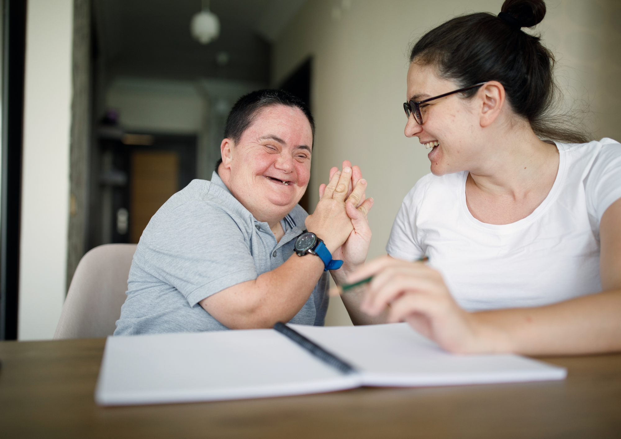 Support Worker with client. Resilient Health Group, 226 Magill Road, Beulah Park SA 5067. Support Work Adelaide.
