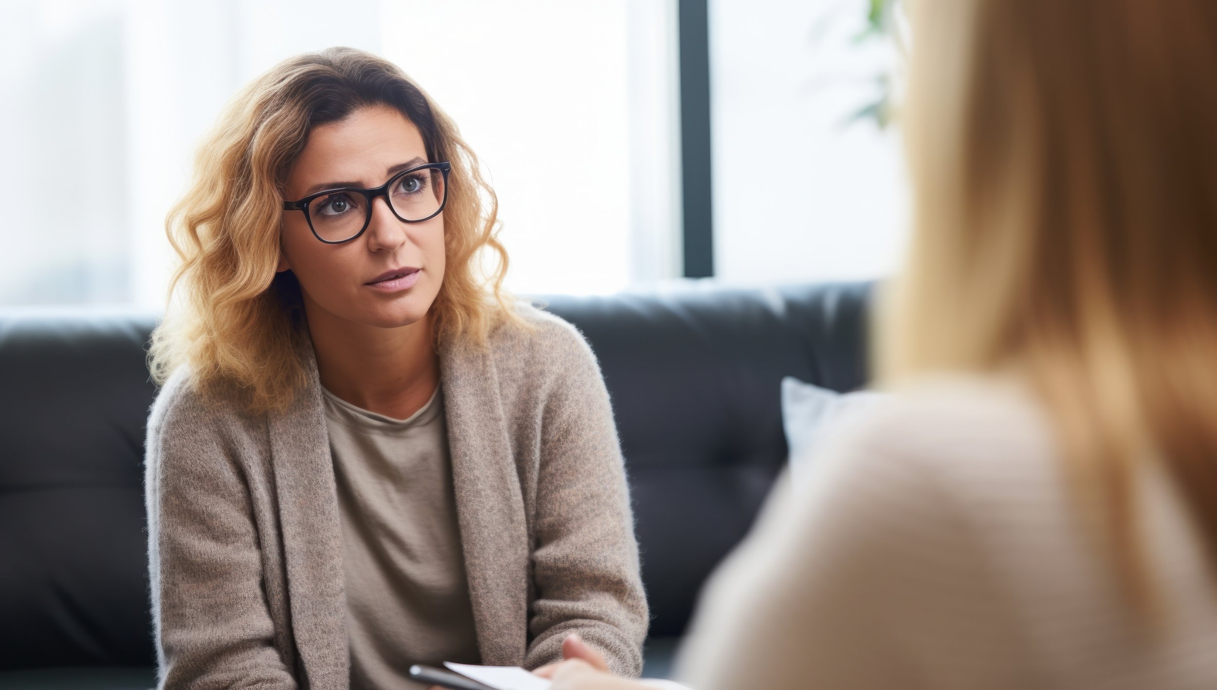Counsellor in counselling session. Resilient Health Group, 226 Magill Road, Beulah Park SA 5067. Counselling Adelaide. Counselling Near Me SA.