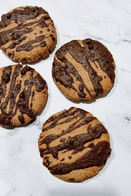 chocolate chip cookies with chocolate drizzle