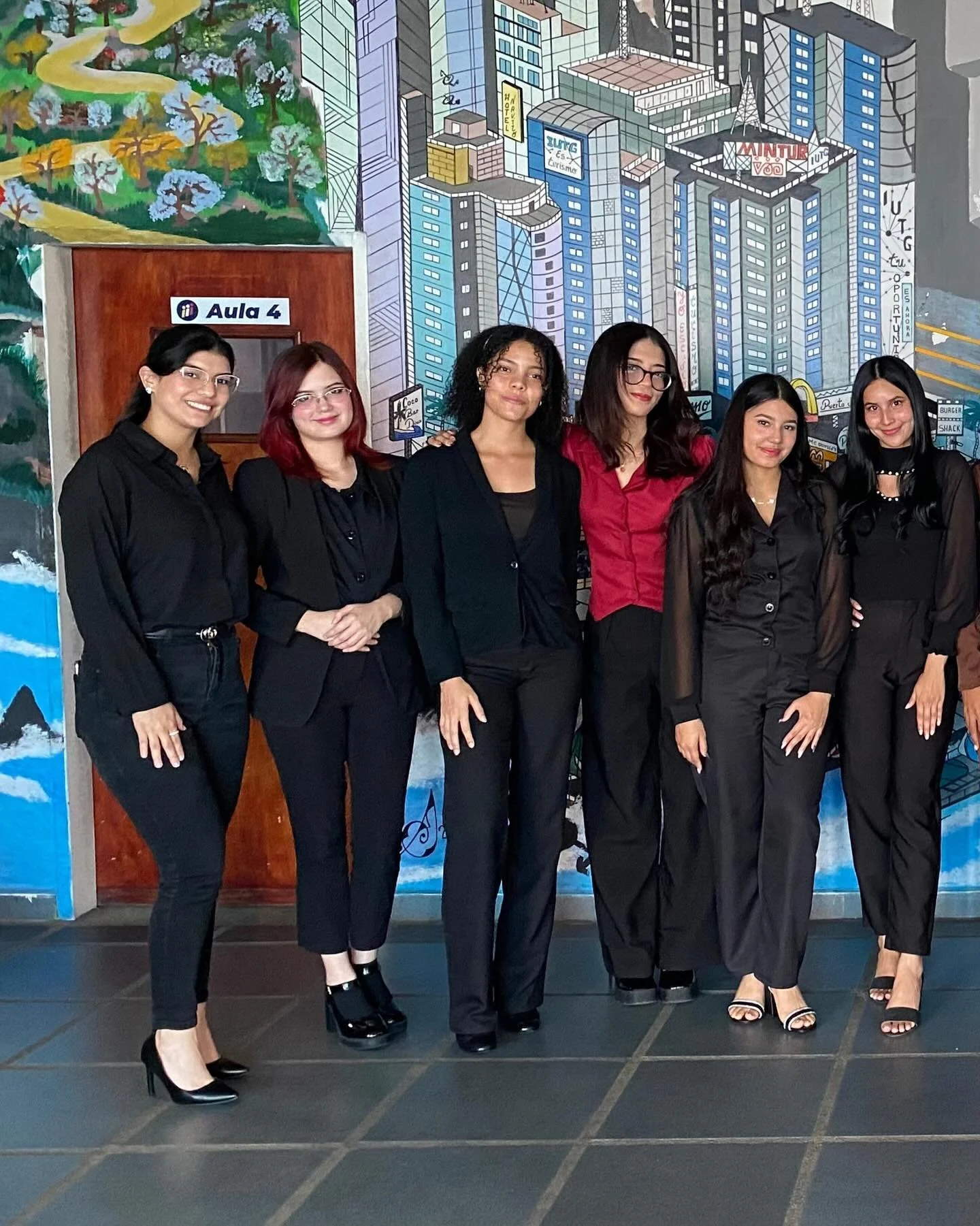 ¡Orgullosos de nuestros estudiantes del IUTG en su exitosa presentación de Servicio Comunitario! 🤩👩🏻‍🎓
Con gran entusiasmo las carreras de Mantenimiento de Edificaciones, Contabilidad Computarizada y Turismo unieron talentos y