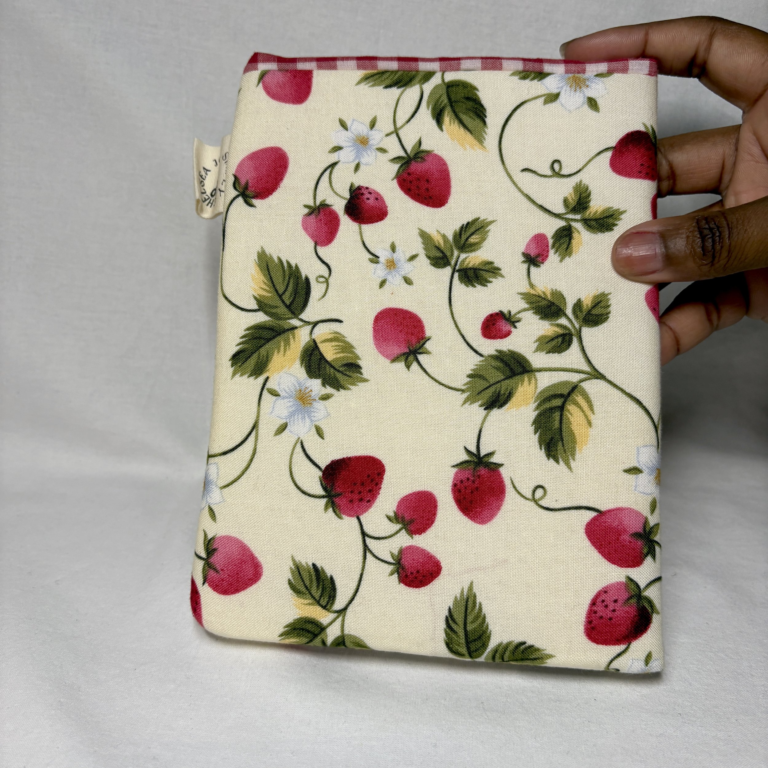 Vintage Strawberries Kindle Gen 11 Sleeve