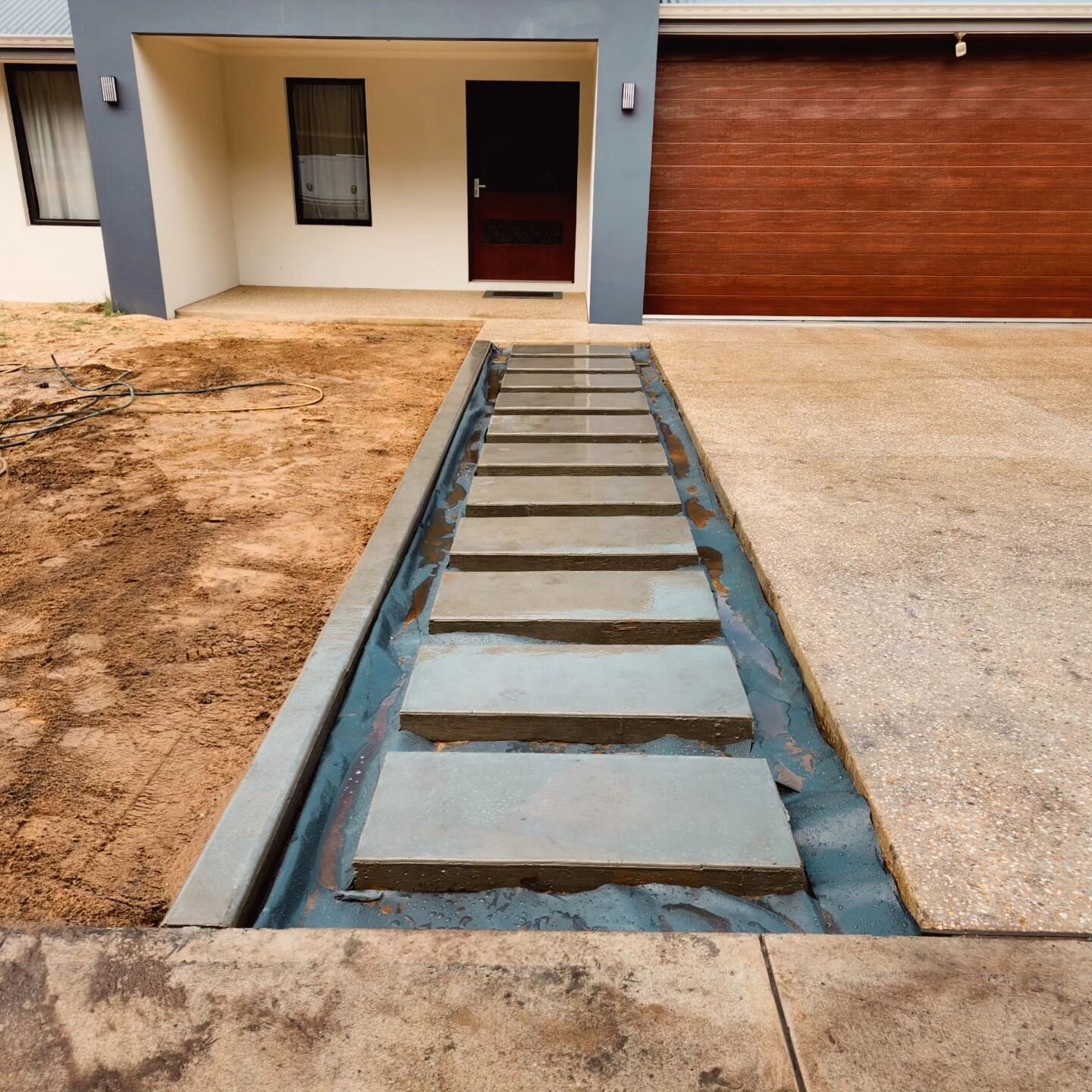 A concrete stepper path from last week 👣