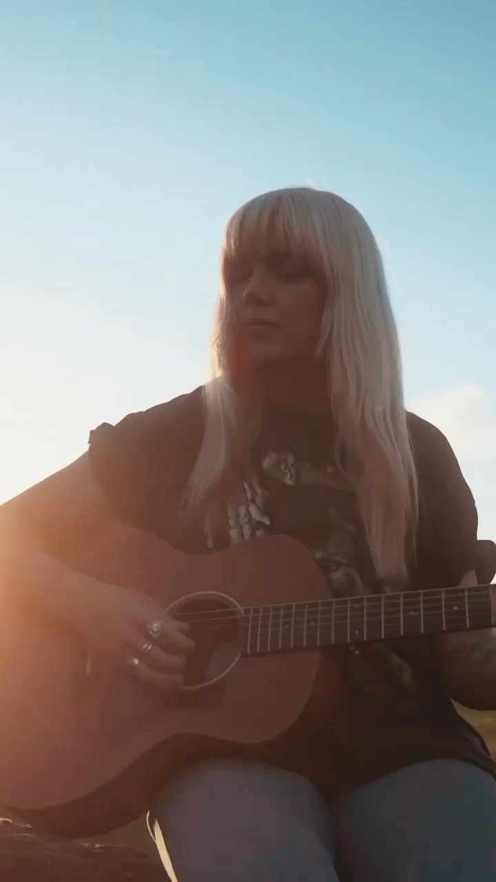 “Australia” by @violetdaysofficial out now ๐ธ๐จ