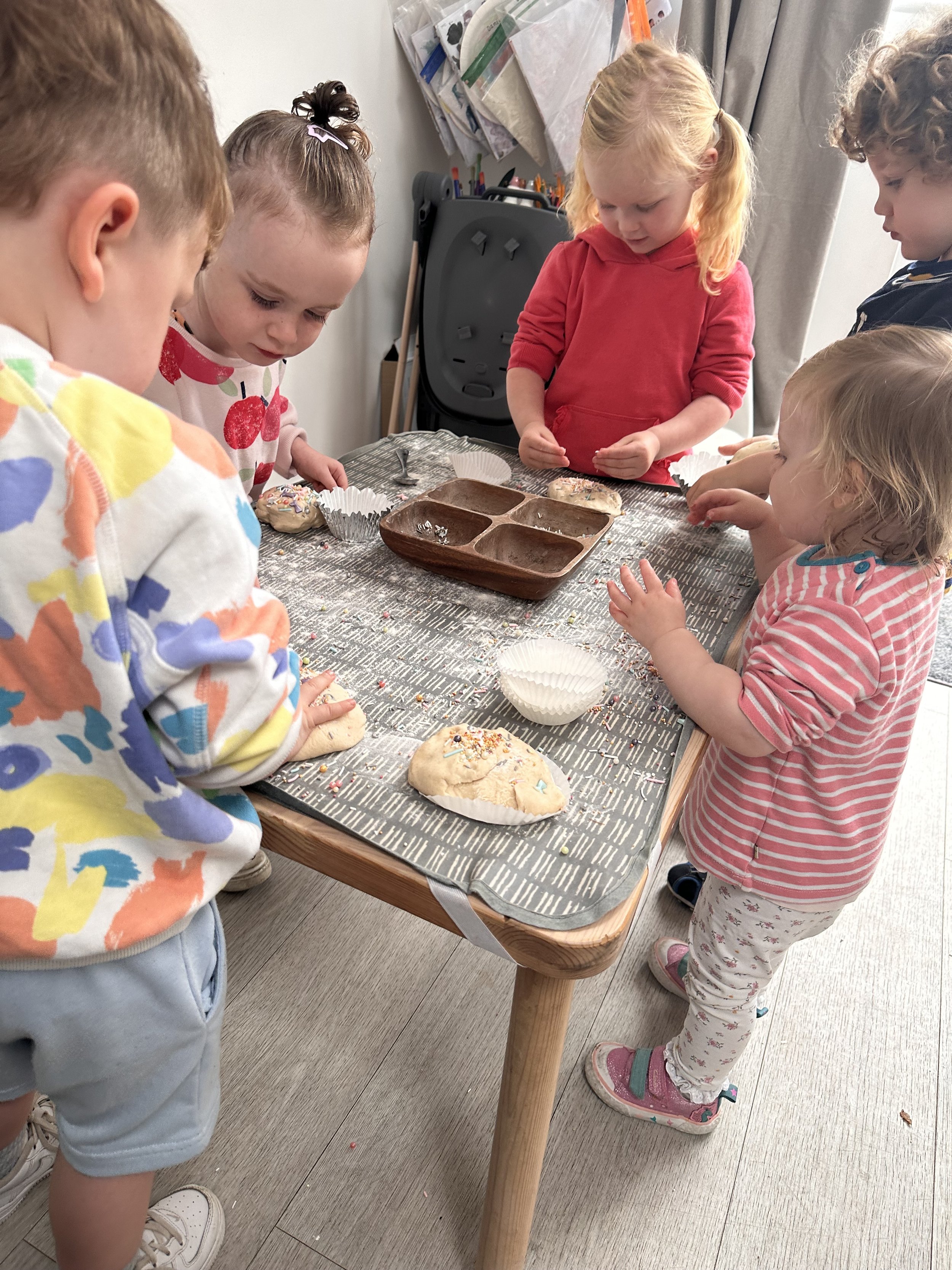 Messy Play Morning 🌹 🌻 🧊 🧜‍♀️ 🧁 